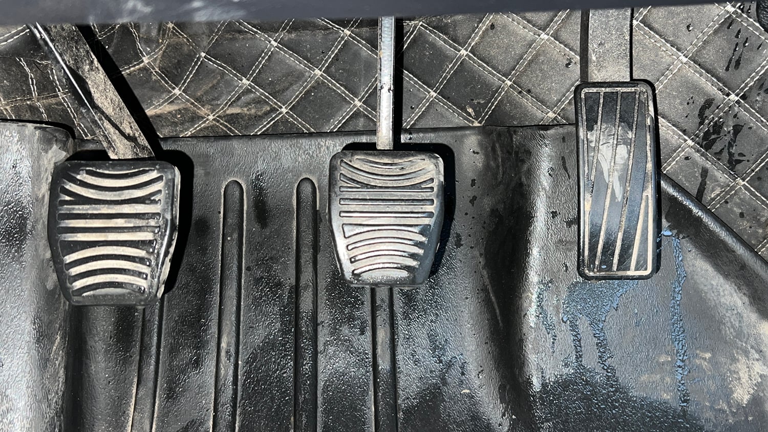 Used 2022 Mahindra XUV700 AX 5 Petrol MT 5 STR Petrol Manual interior PEDALS VIEW
