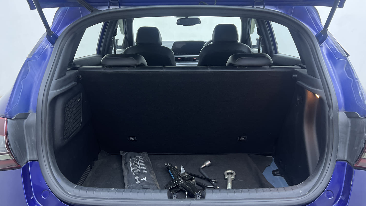 Used 2022 Hyundai i20 N Line N8 1.0 Turbo DCT Dual Tone Petrol Automatic interior DICKY INSIDE VIEW