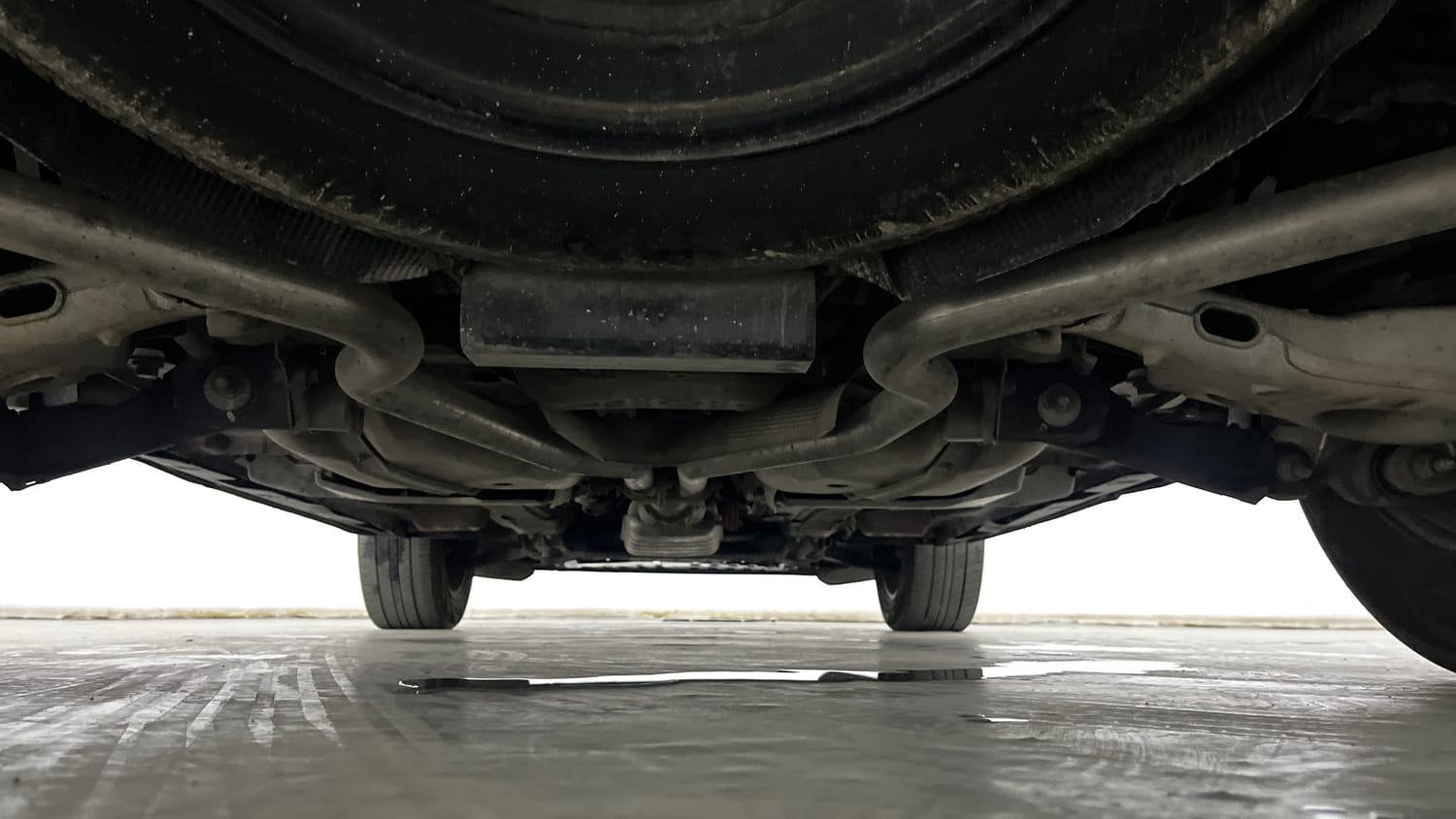 Used 2019 Land Rover Discovery Sport HSE Diesel Automatic extra REAR UNDERBODY VIEW (TAKEN FROM REAR)