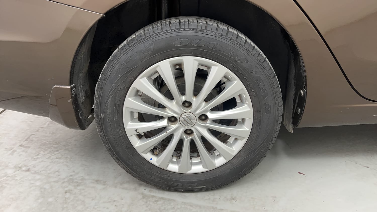 Used 2017 Maruti Suzuki Ciaz ZXi  AT Petrol Automatic tyres RIGHT REAR TYRE RIM VIEW
