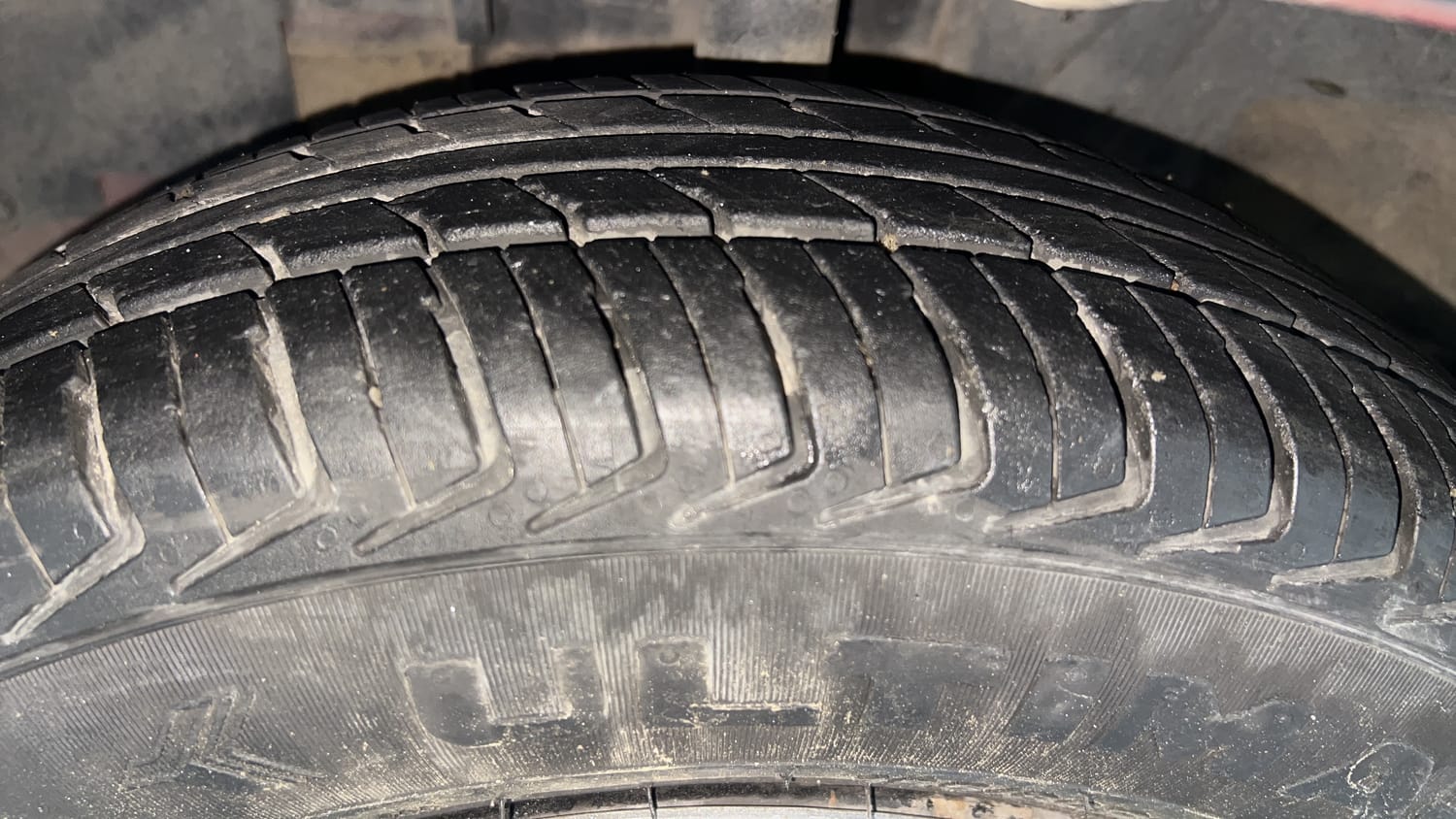 Used 2017 Datsun Redi-GO T (O) Petrol Manual tyres LEFT FRONT TYRE TREAD VIEW