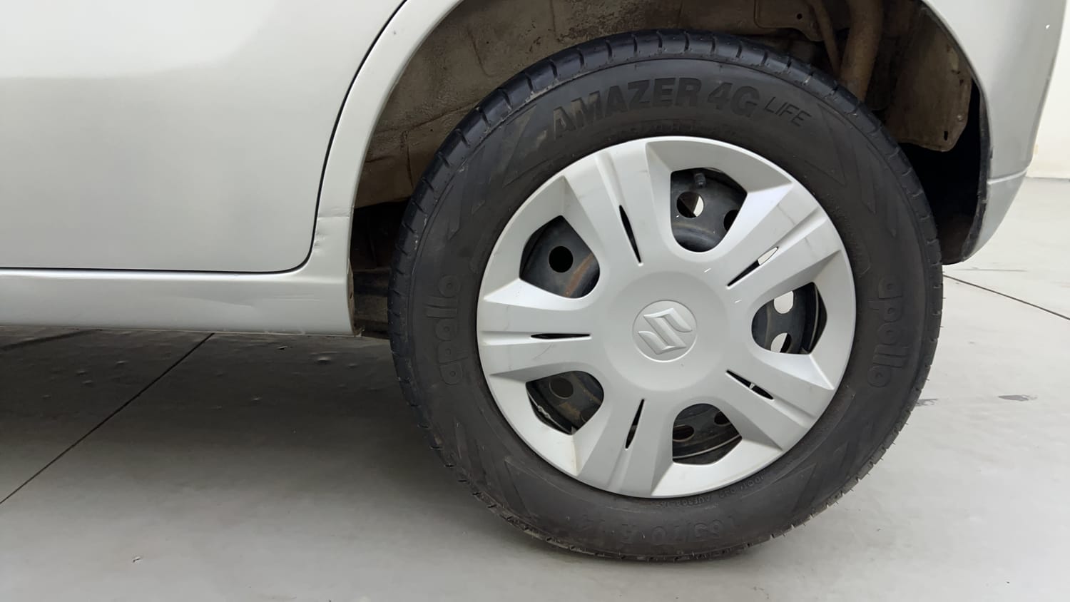 Used 2013 Maruti Suzuki Wagon R 1.0 VXi Petrol Manual tyres LEFT REAR TYRE RIM VIEW
