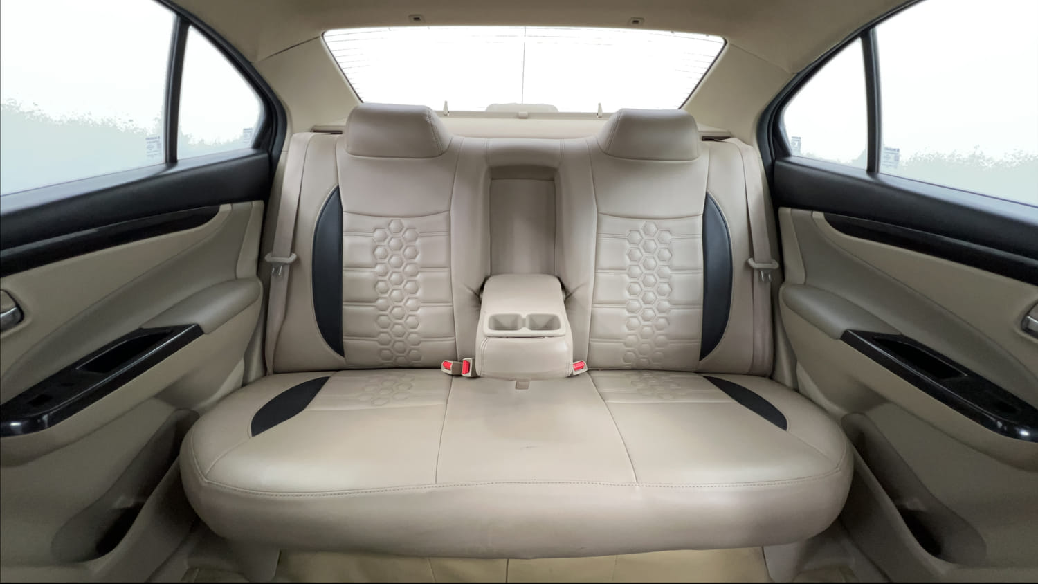 Used 2017 Maruti Suzuki Ciaz ZXi  AT Petrol Automatic interior REAR SEAT CONDITION VIEW