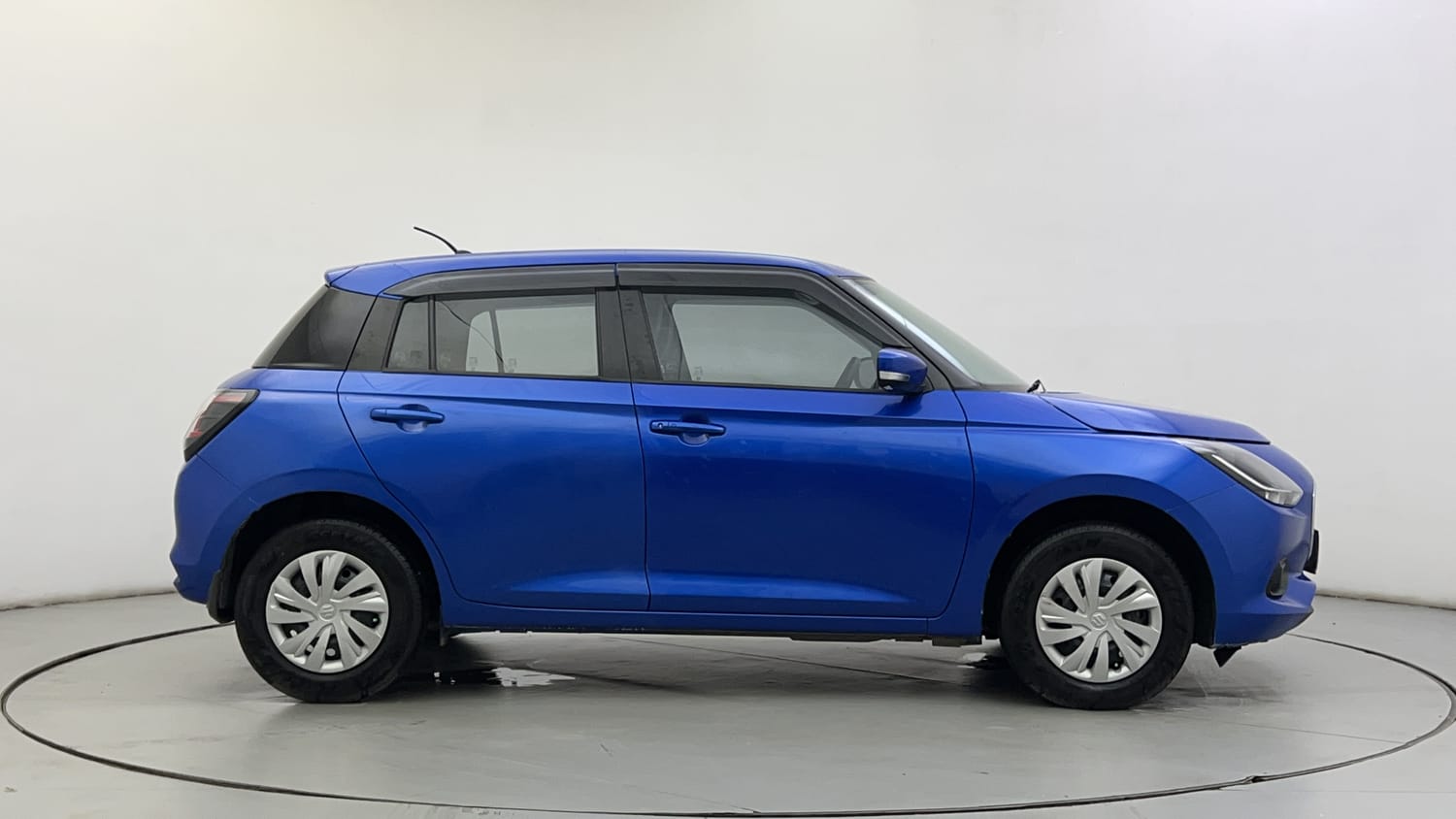 Used 2024 Maruti Suzuki Swift VXi (O) Petrol Manual exterior RIGHT SIDE VIEW