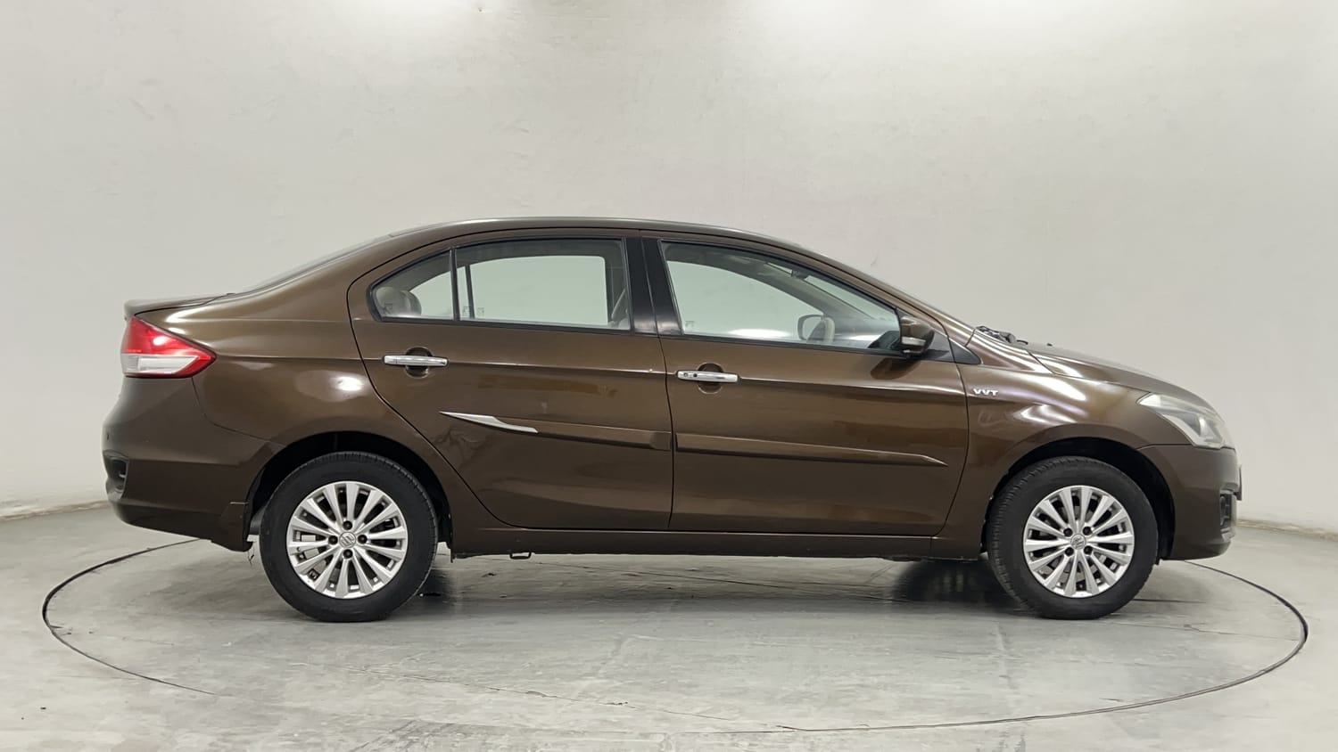 Used 2017 Maruti Suzuki Ciaz ZXi  AT Petrol Automatic exterior RIGHT SIDE VIEW