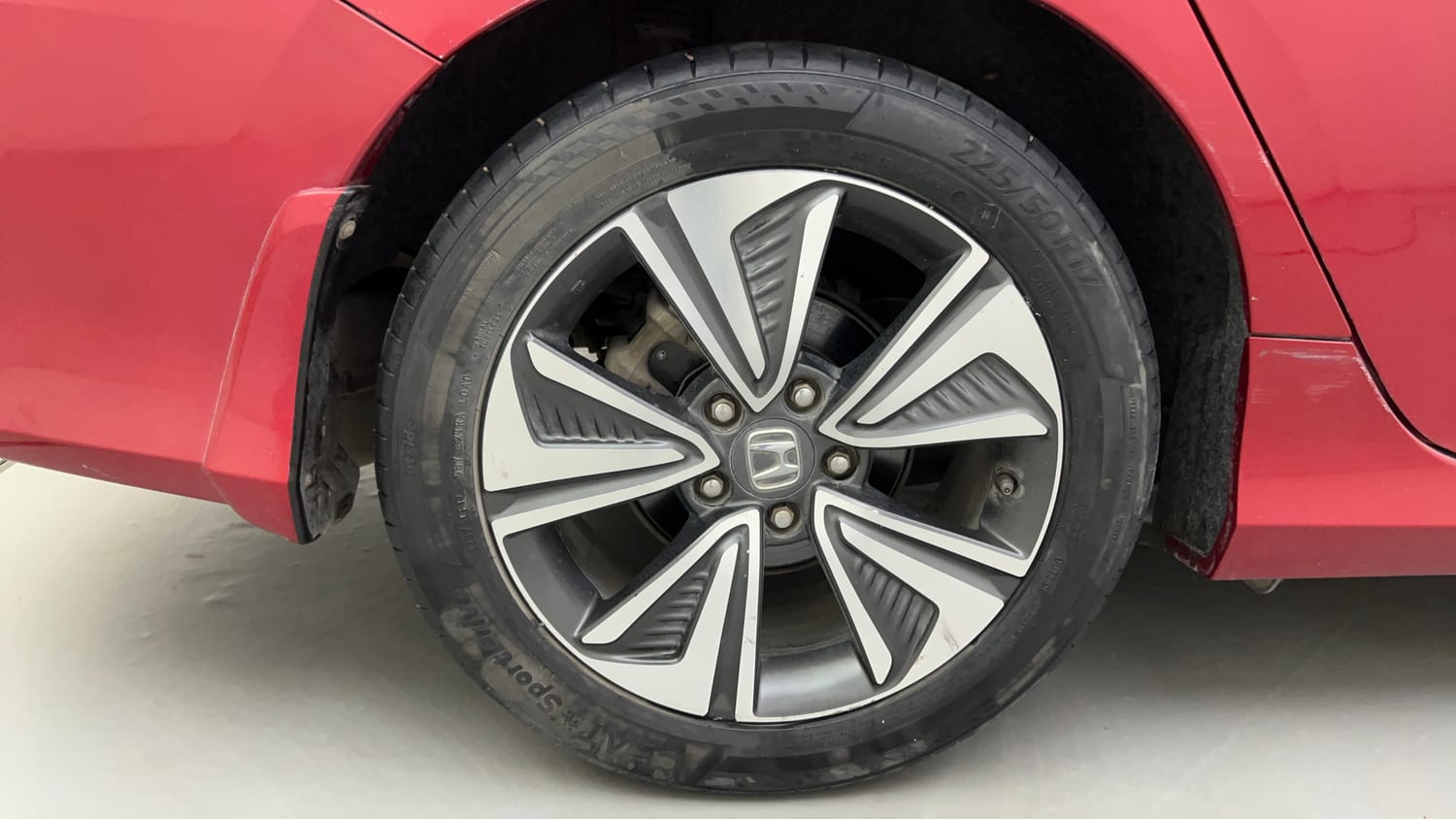 Used 2019 Honda Civic ZX CVT Petrol Petrol Automatic tyres RIGHT REAR TYRE RIM VIEW