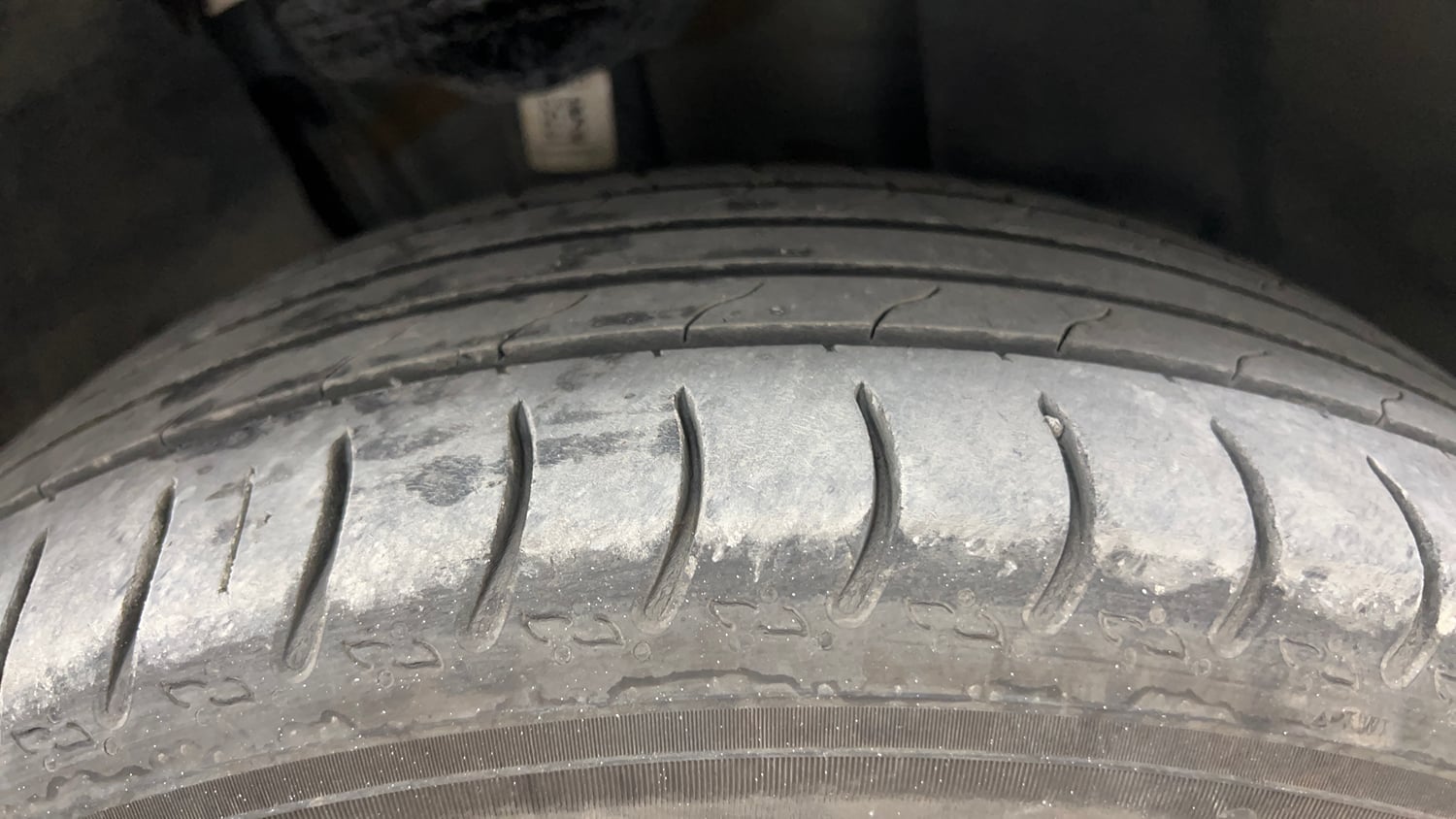 Used 2024 Volkswagen Taigun Comfortline 1.0 TSI MT Petrol Manual tyres RIGHT FRONT TYRE TREAD VIEW