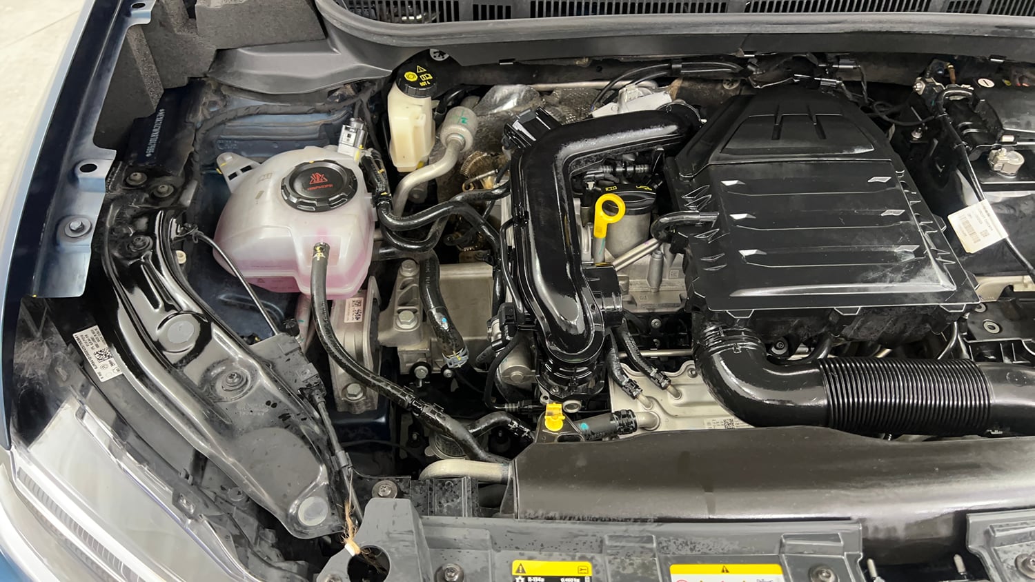 Used 2024 Volkswagen Taigun Comfortline 1.0 TSI MT Petrol Manual engine ENGINE RIGHT SIDE VIEW