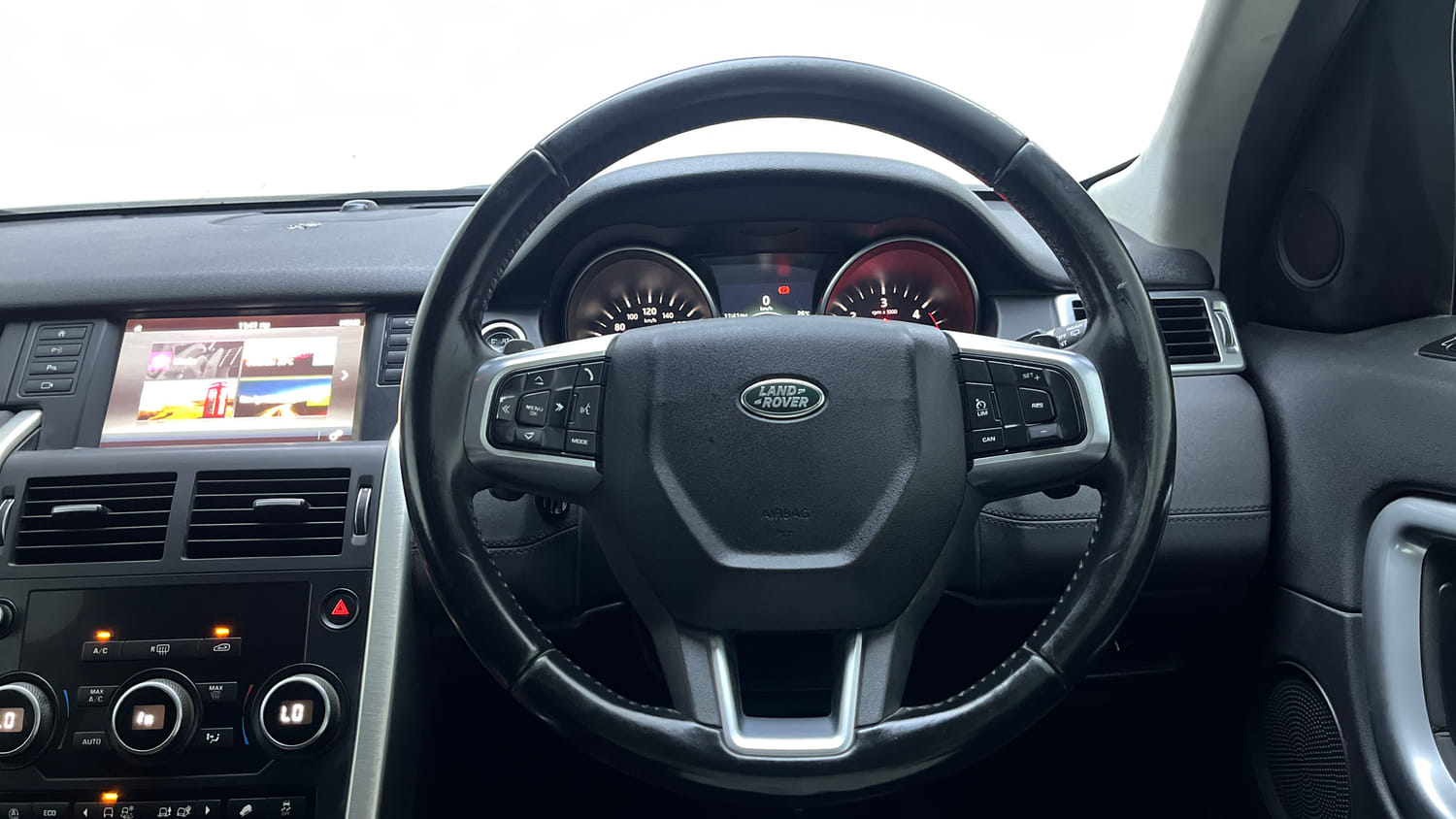 Used 2019 Land Rover Discovery Sport HSE Diesel Automatic interior STEERING VIEW
