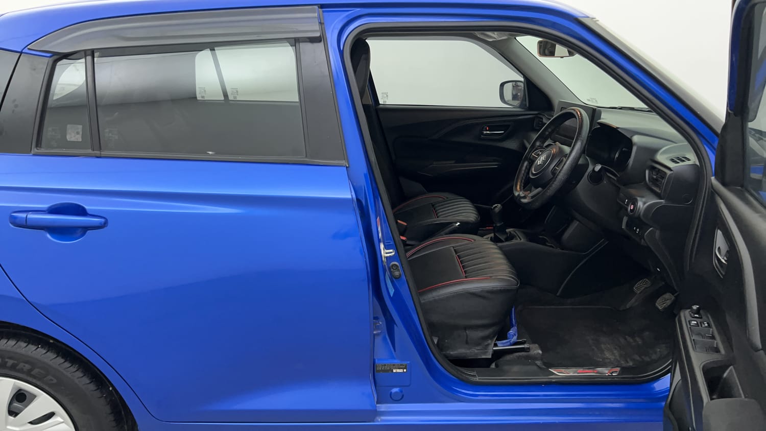 Used 2024 Maruti Suzuki Swift VXi (O) Petrol Manual interior RIGHT SIDE FRONT DOOR CABIN VIEW
