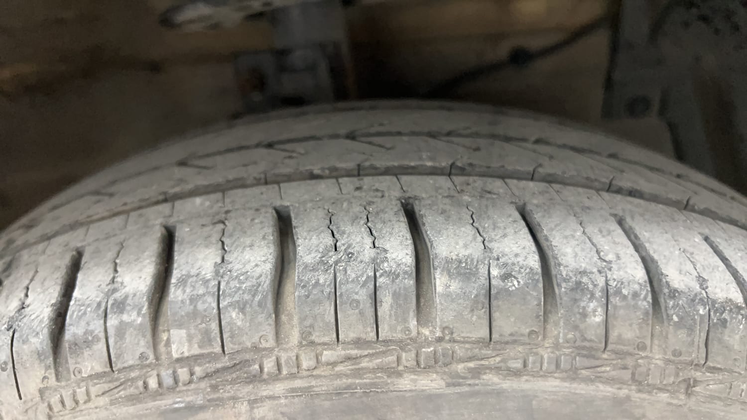 Used 2017 Maruti Suzuki Ciaz ZXi  AT Petrol Automatic tyres RIGHT FRONT TYRE TREAD VIEW