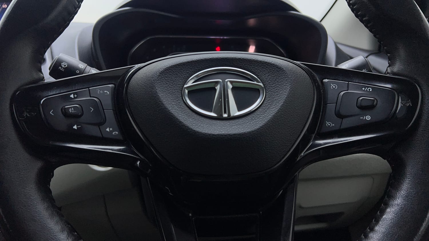 Used 2022 Tata Nexon XZ Plus Diesel (S) Diesel Manual top_features Cruise control