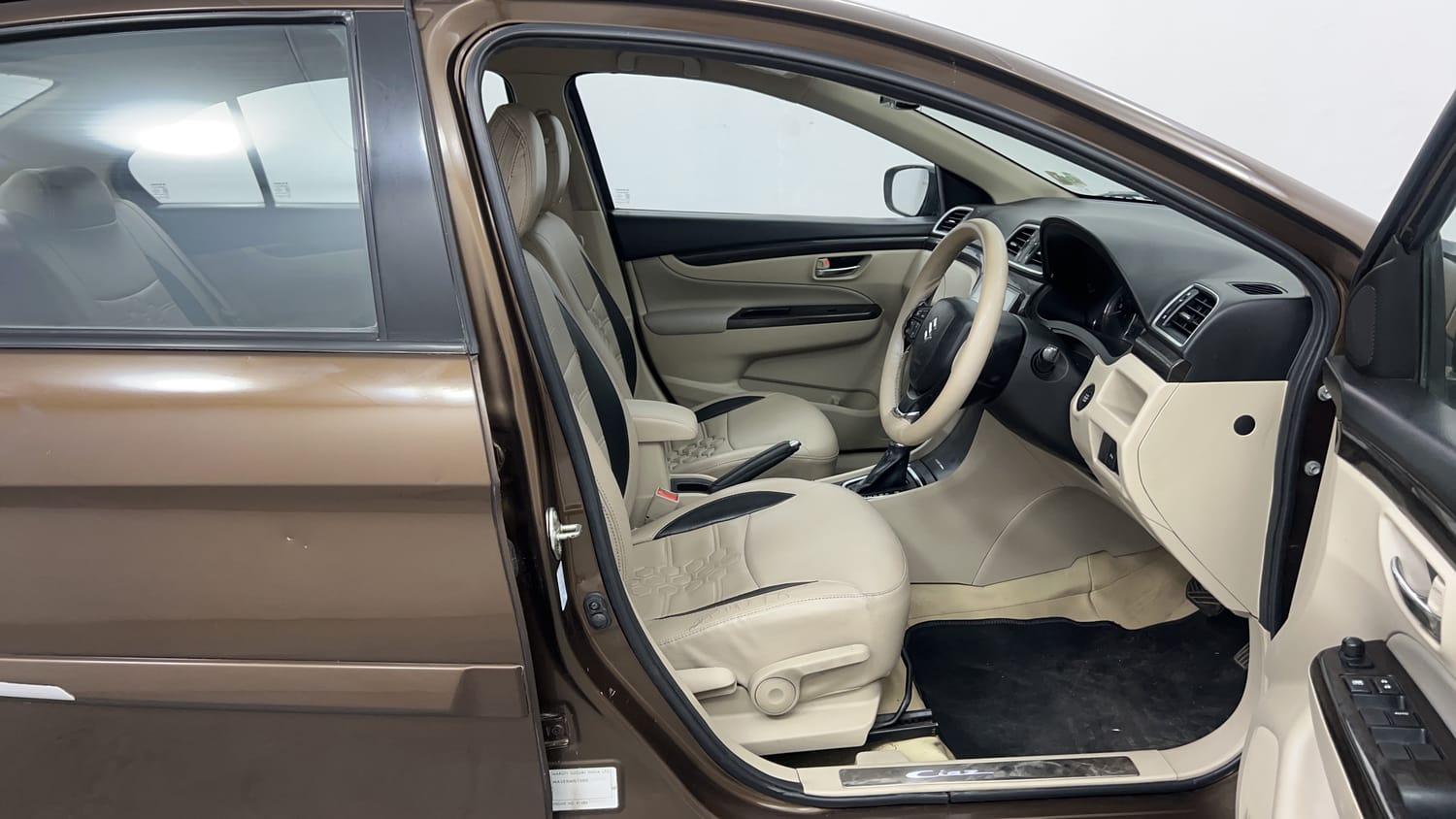 Used 2017 Maruti Suzuki Ciaz ZXi  AT Petrol Automatic interior RIGHT SIDE FRONT DOOR CABIN VIEW