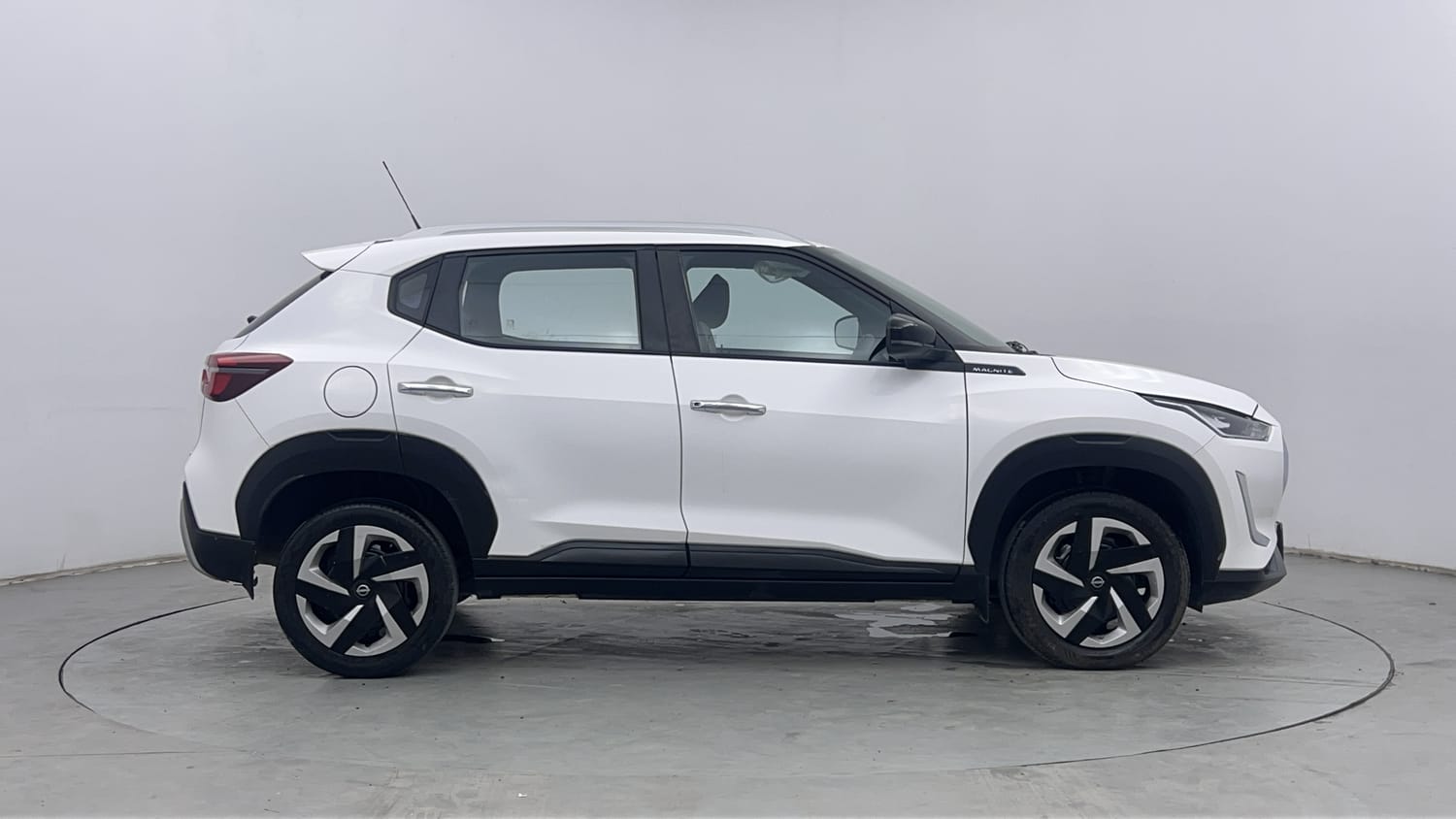 Used 2021 Nissan Magnite XL Turbo CVT Petrol Automatic exterior RIGHT SIDE VIEW