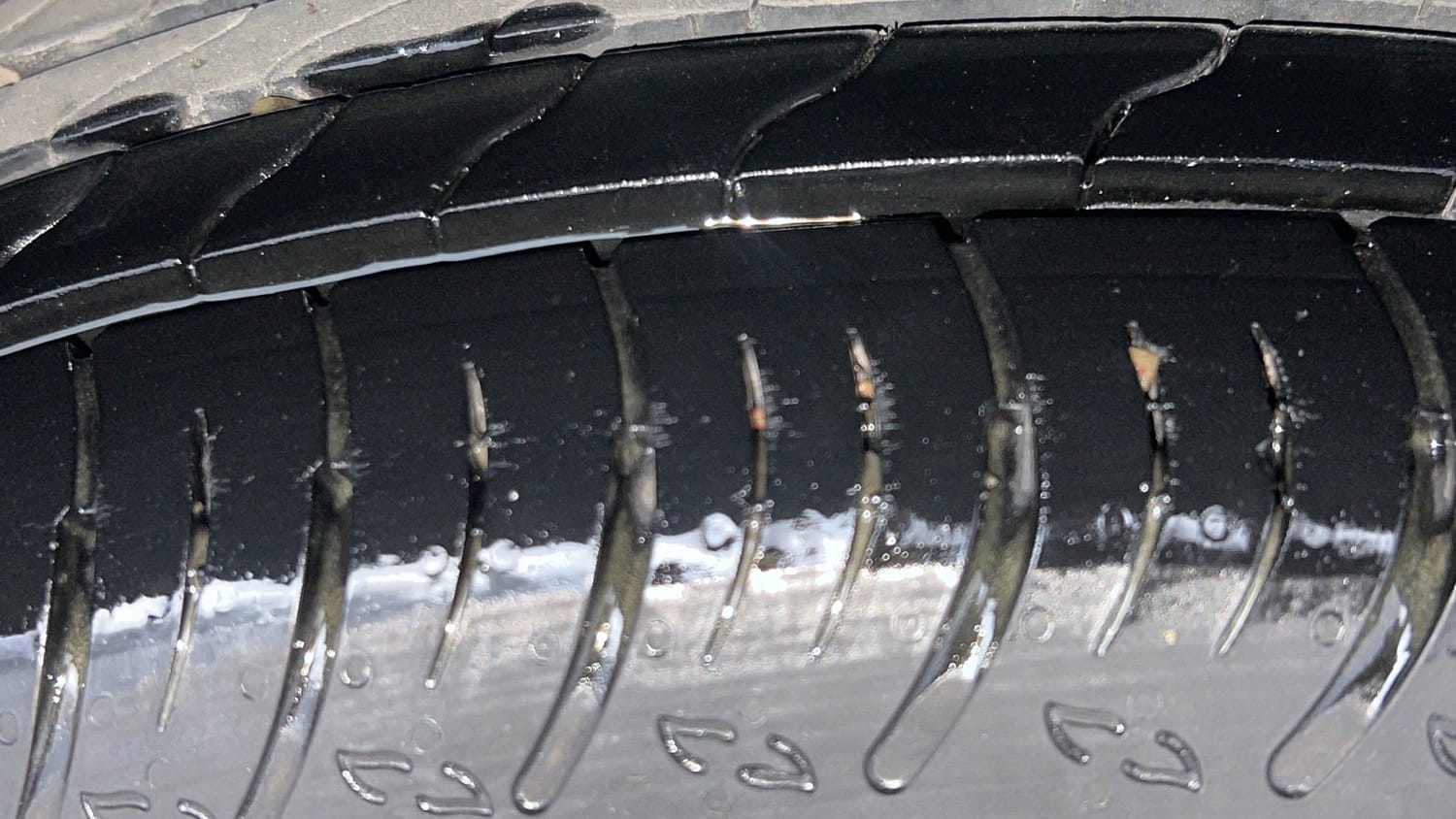 Used 2021 Nissan Magnite XL Turbo CVT Petrol Automatic tyres RIGHT FRONT TYRE TREAD VIEW