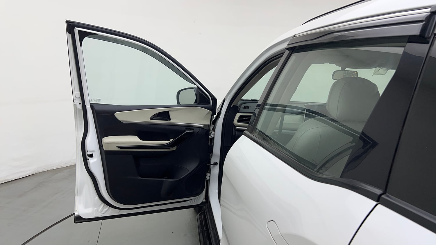 Used 2022 Mahindra XUV700 AX 5 Petrol MT 5 STR Petrol Manual interior LEFT FRONT DOOR OPEN VIEW