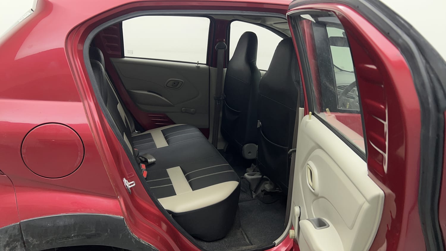 Used 2017 Datsun Redi-GO T (O) Petrol Manual interior RIGHT SIDE REAR DOOR CABIN VIEW