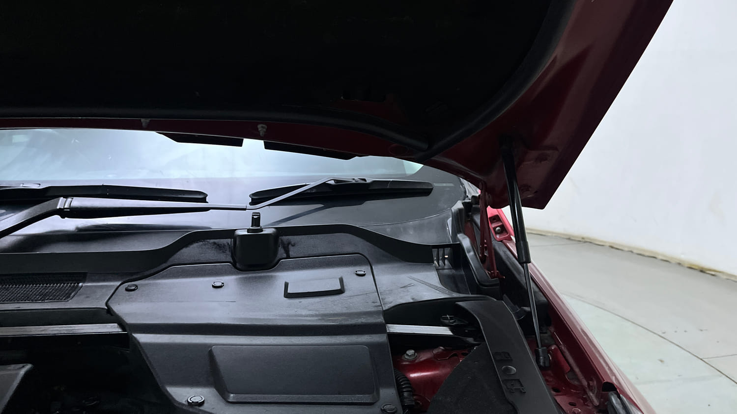 Used 2019 Land Rover Discovery Sport HSE Diesel Automatic engine ENGINE LEFT SIDE HINGE & APRON VIEW