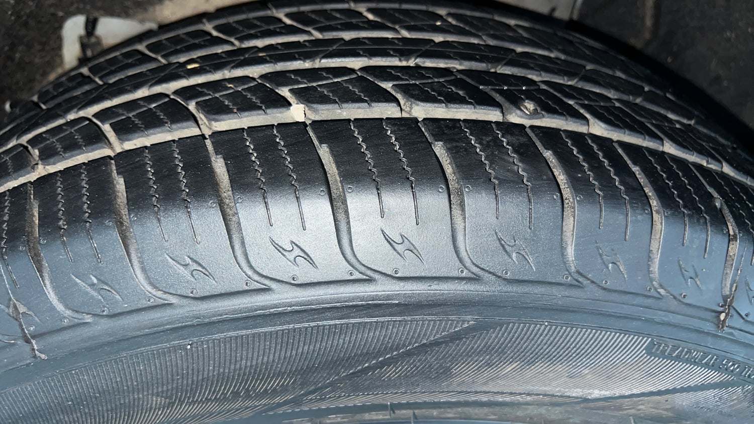 Used 2022 Mahindra XUV700 AX 5 Petrol MT 5 STR Petrol Manual tyres LEFT REAR TYRE TREAD VIEW