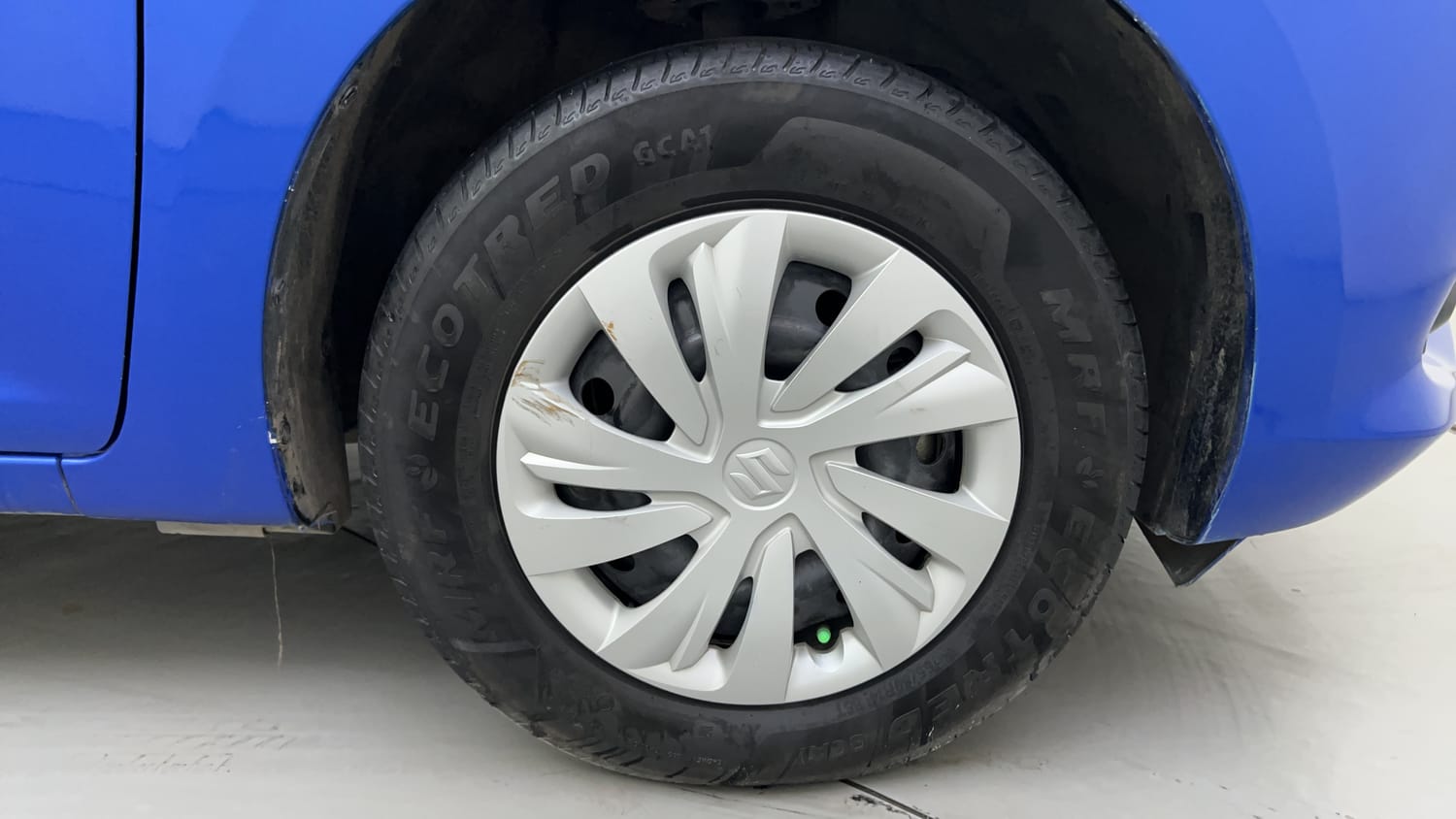 Used 2024 Maruti Suzuki Swift VXi (O) Petrol Manual tyres RIGHT FRONT TYRE RIM VIEW
