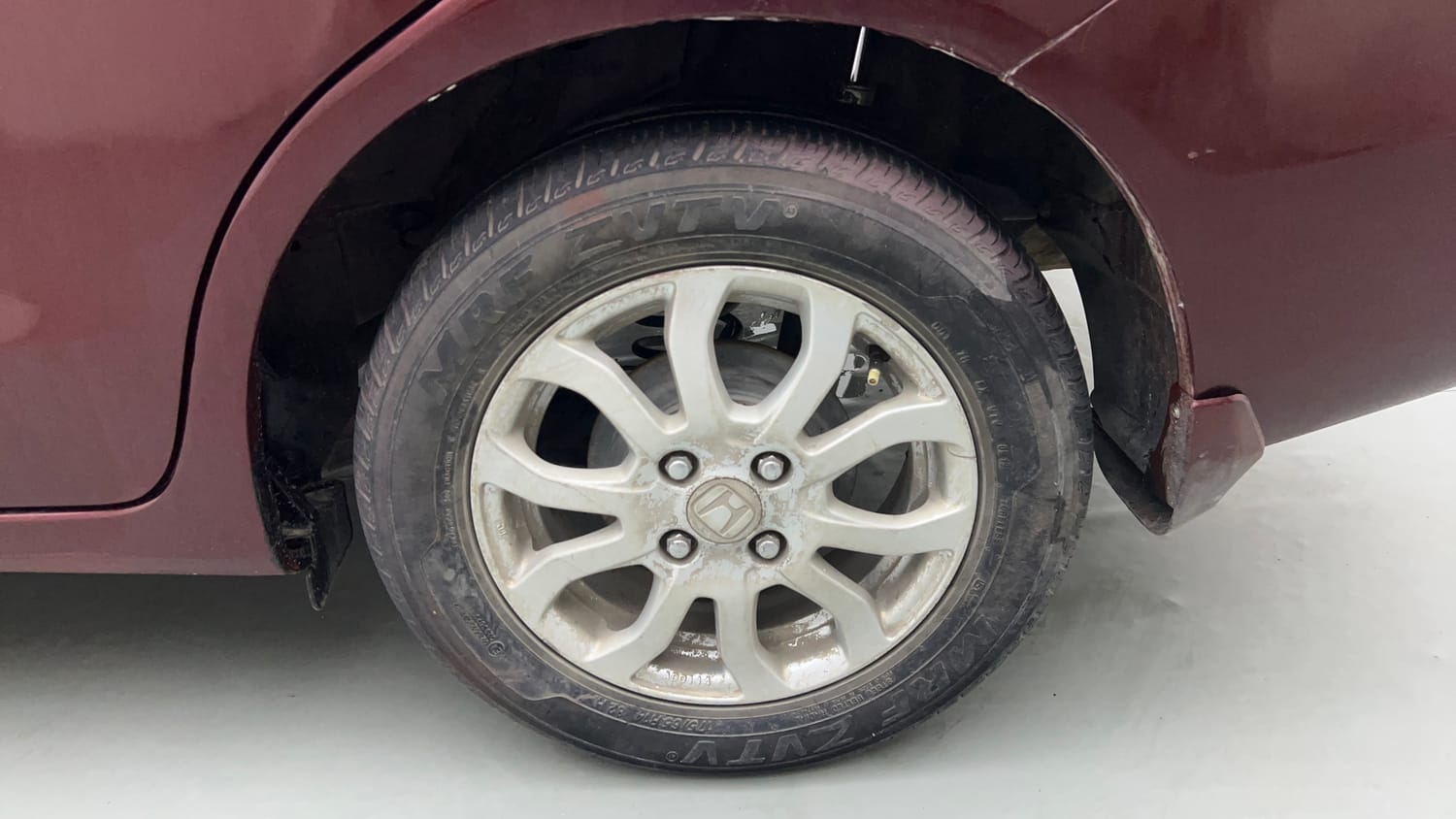 Used 2014 Honda Amaze 1.2 VX i-VTEC Petrol Manual tyres LEFT REAR TYRE RIM VIEW