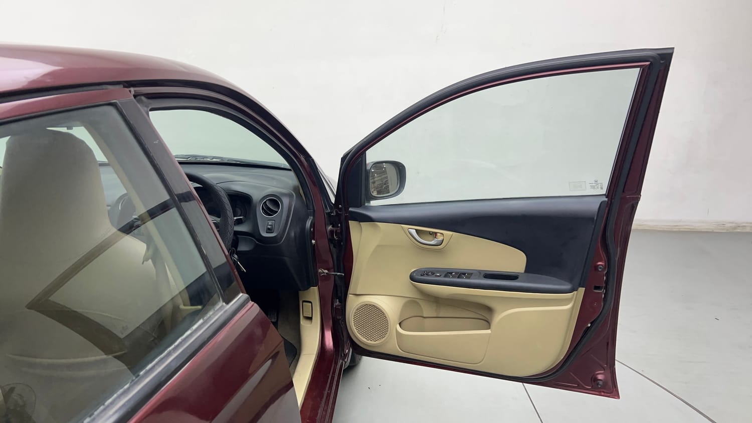 Used 2014 Honda Amaze 1.2 VX i-VTEC Petrol Manual interior RIGHT FRONT DOOR OPEN VIEW