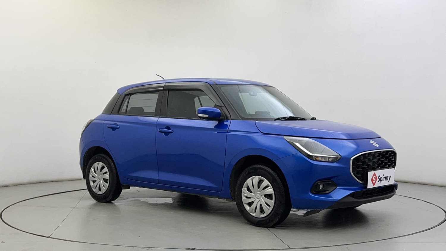 Used 2024 Maruti Suzuki Swift VXi (O) Petrol Manual exterior RIGHT FRONT CORNER VIEW