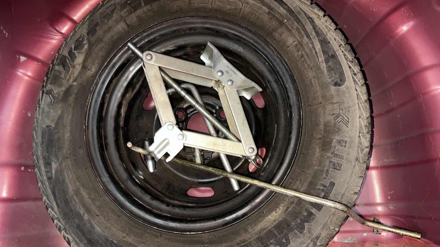 Used 2017 Datsun Redi-GO T (O) Petrol Manual tyres SPARE TYRE VIEW