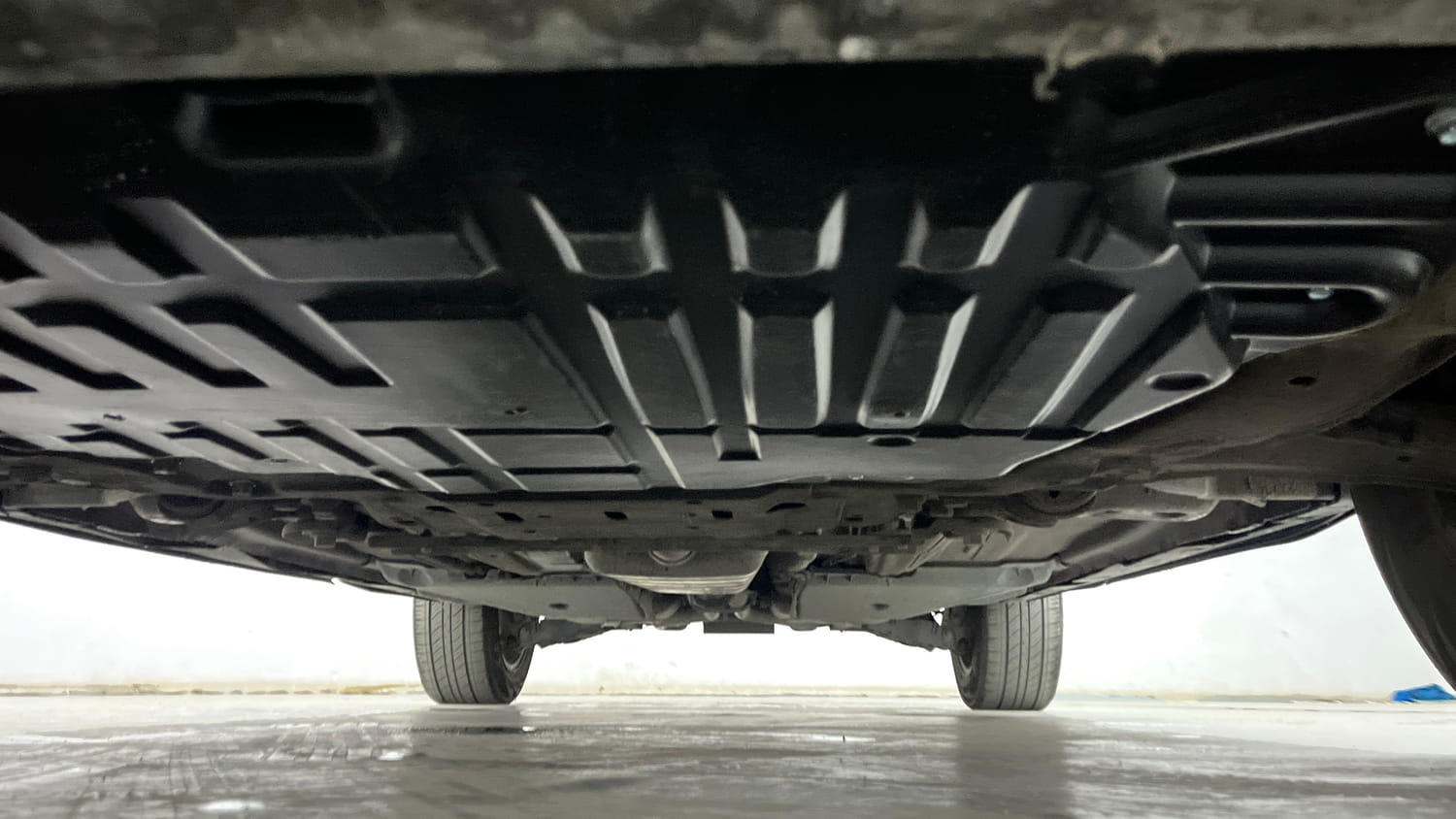 Used 2019 Land Rover Discovery Sport HSE Diesel Automatic extra FRONT LEFT UNDERBODY VIEW