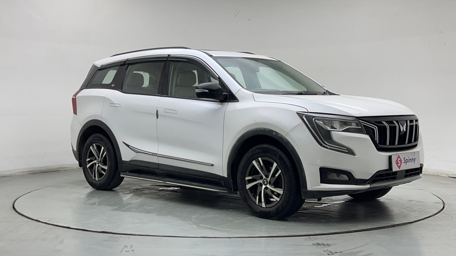 Used 2022 Mahindra XUV700 AX 5 Petrol MT 5 STR Petrol Manual exterior RIGHT FRONT CORNER VIEW