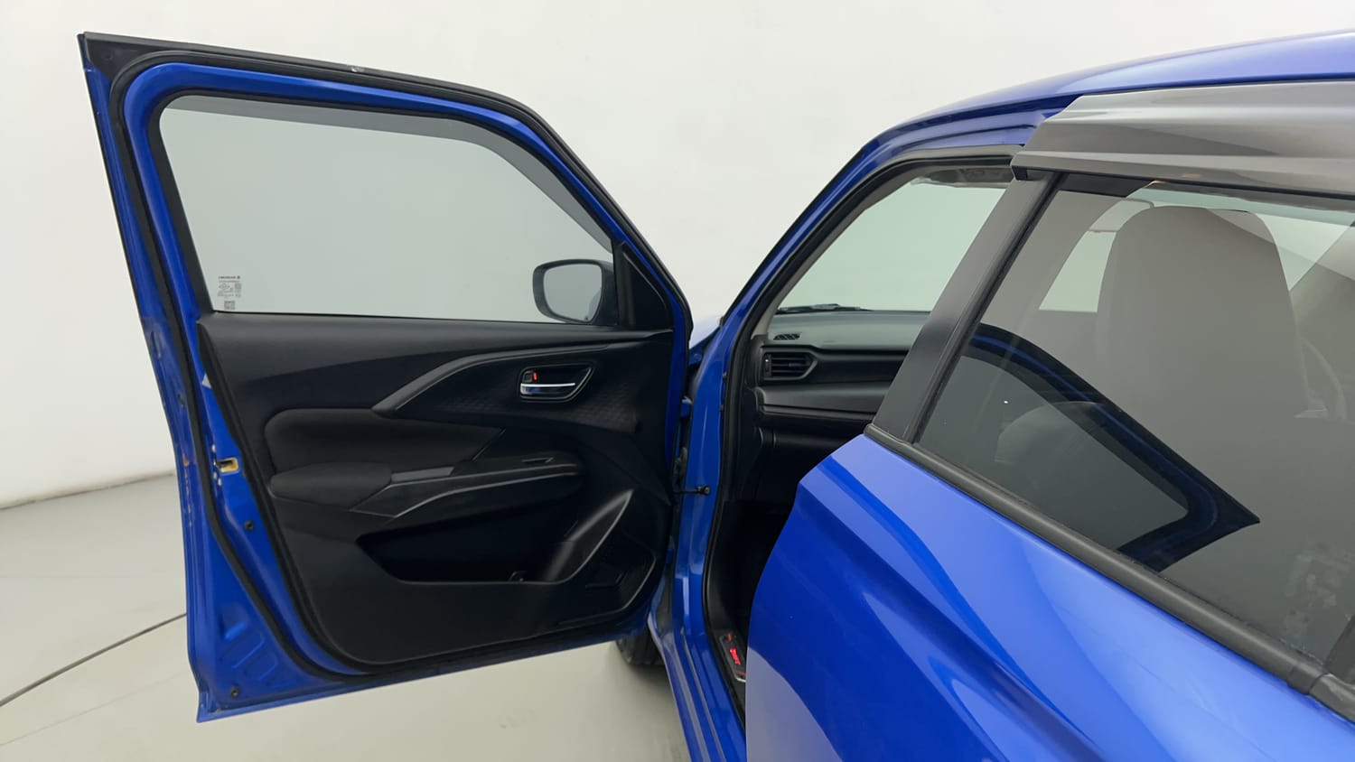 Used 2024 Maruti Suzuki Swift VXi (O) Petrol Manual interior LEFT FRONT DOOR OPEN VIEW