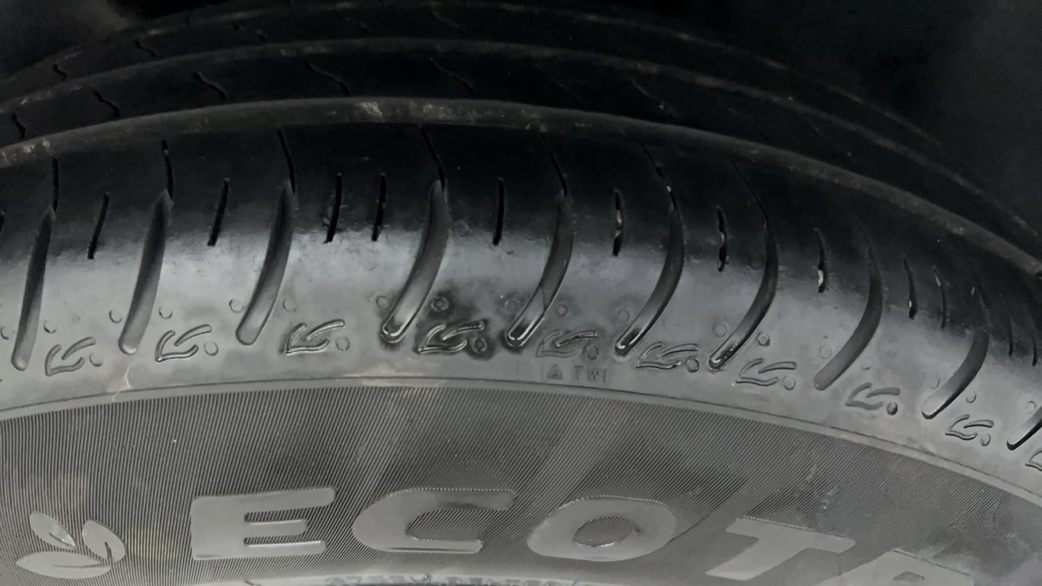 Used 2024 Maruti Suzuki Swift VXi (O) Petrol Manual tyres RIGHT REAR TYRE TREAD VIEW