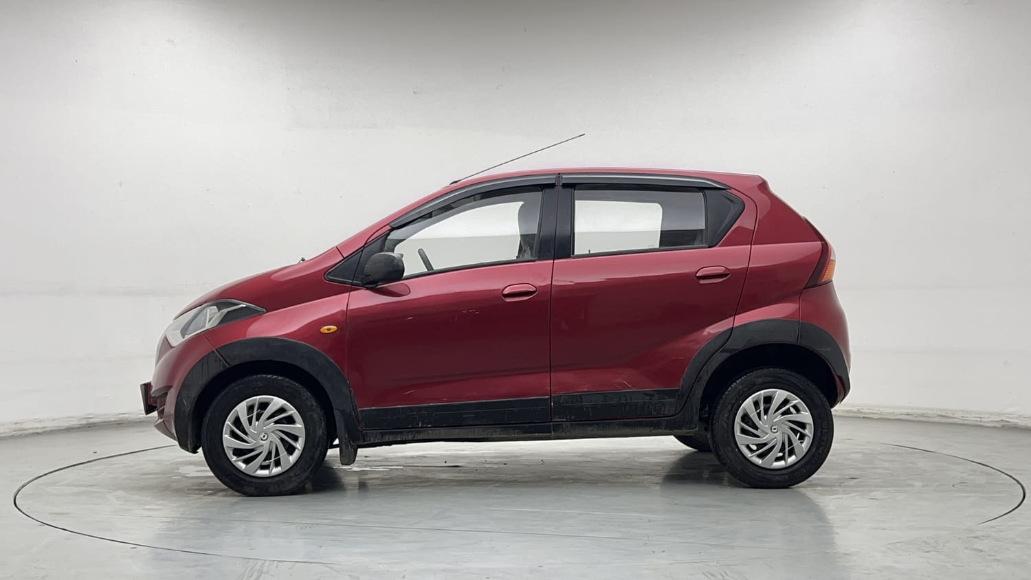 Used 2017 Datsun Redi-GO T (O) Petrol Manual exterior LEFT SIDE VIEW