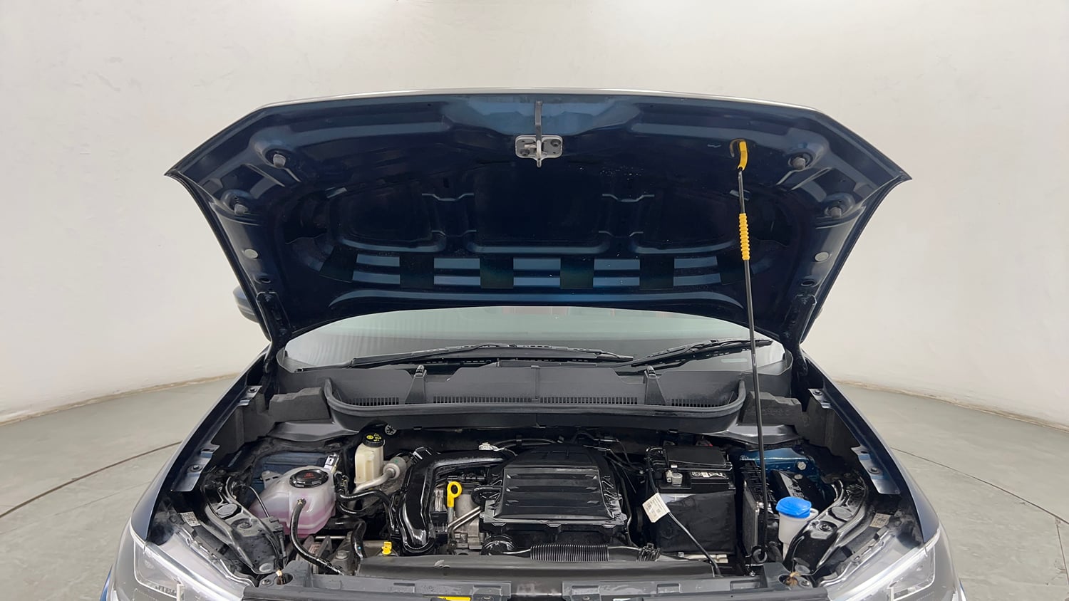 Used 2024 Volkswagen Taigun Comfortline 1.0 TSI MT Petrol Manual engine ENGINE & BONNET OPEN FRONT VIEW