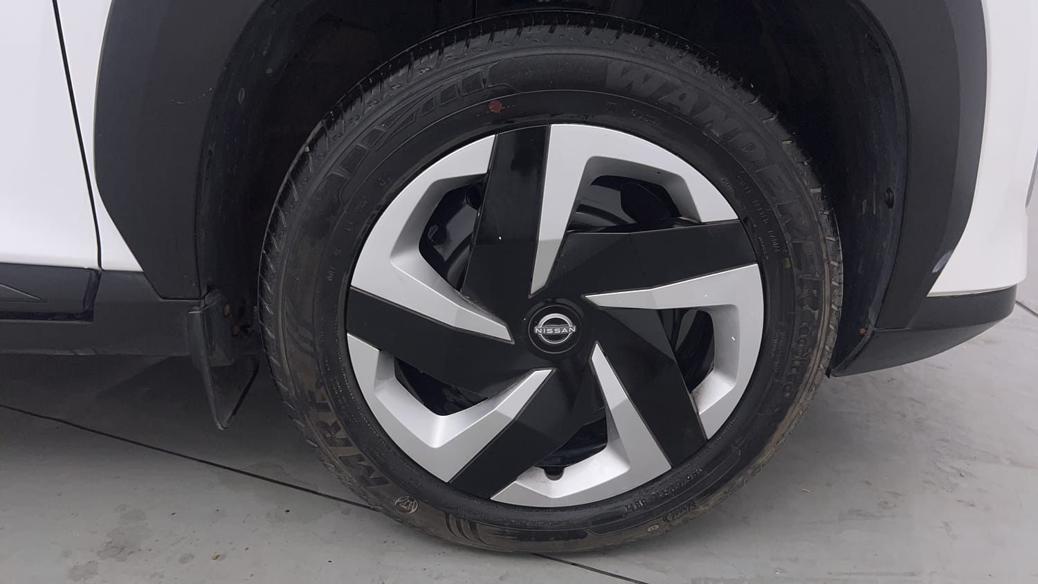 Used 2021 Nissan Magnite XL Turbo CVT Petrol Automatic tyres RIGHT FRONT TYRE RIM VIEW