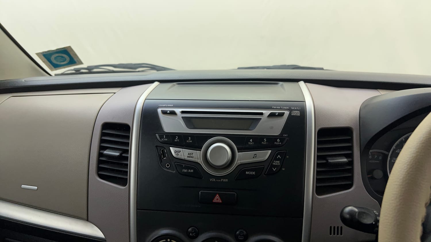 Used 2013 Maruti Suzuki Wagon R 1.0 VXi Petrol Manual top_features Integrated (in-dash) music system