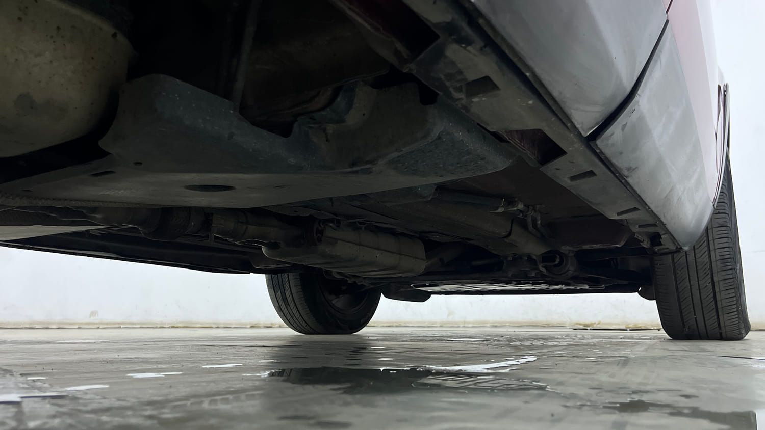 Used 2019 Land Rover Discovery Sport HSE Diesel Automatic extra REAR RIGHT UNDERBODY VIEW