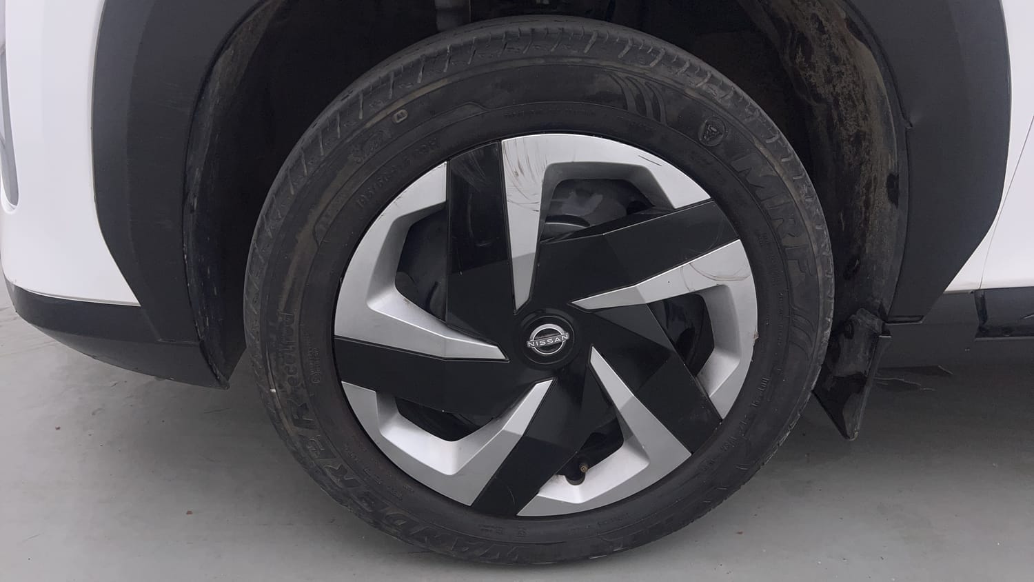 Used 2021 Nissan Magnite XL Turbo CVT Petrol Automatic tyres LEFT FRONT TYRE RIM VIEW
