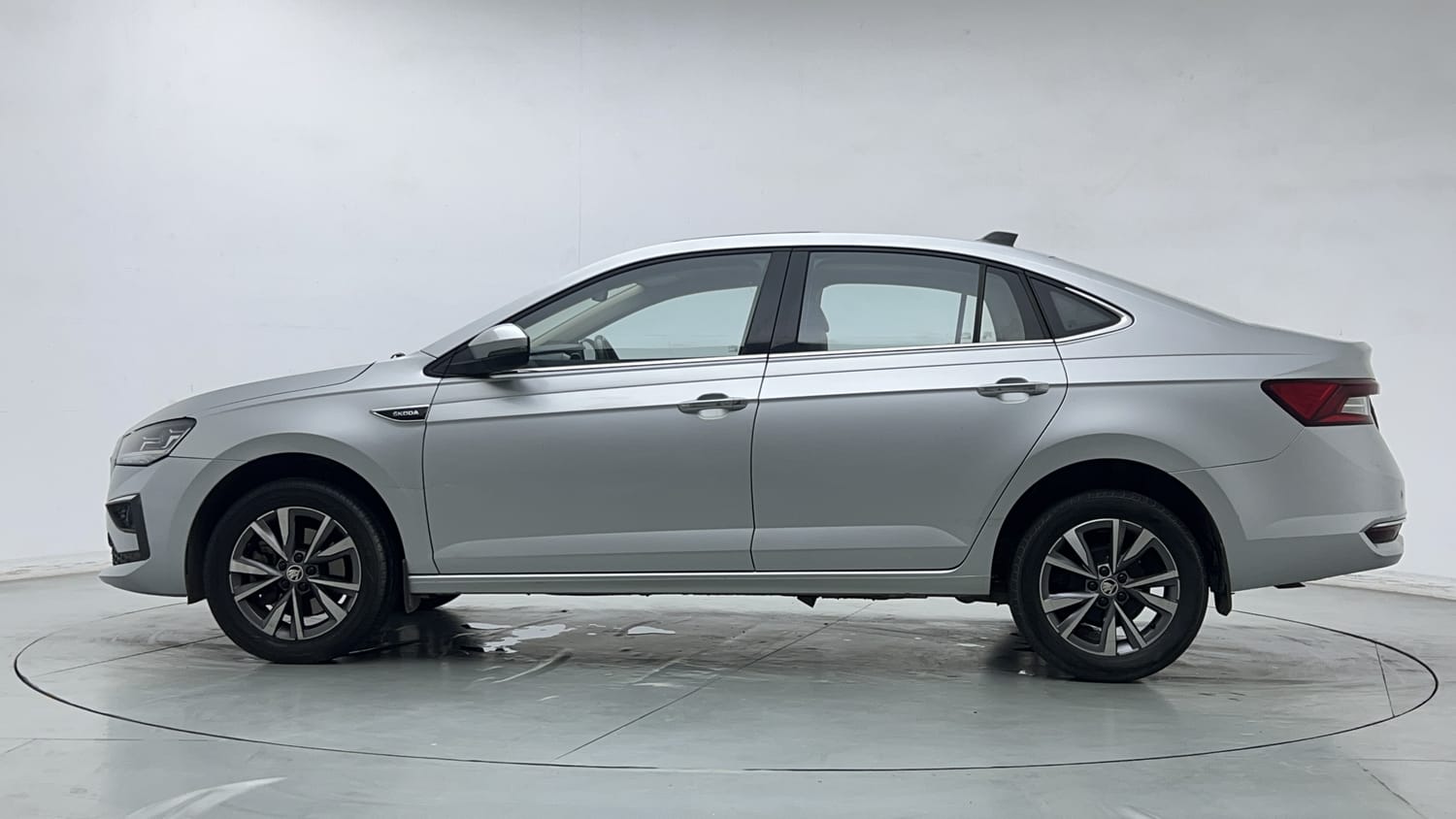 2022 Skoda Slavia Style 1.5L TSI MT-1