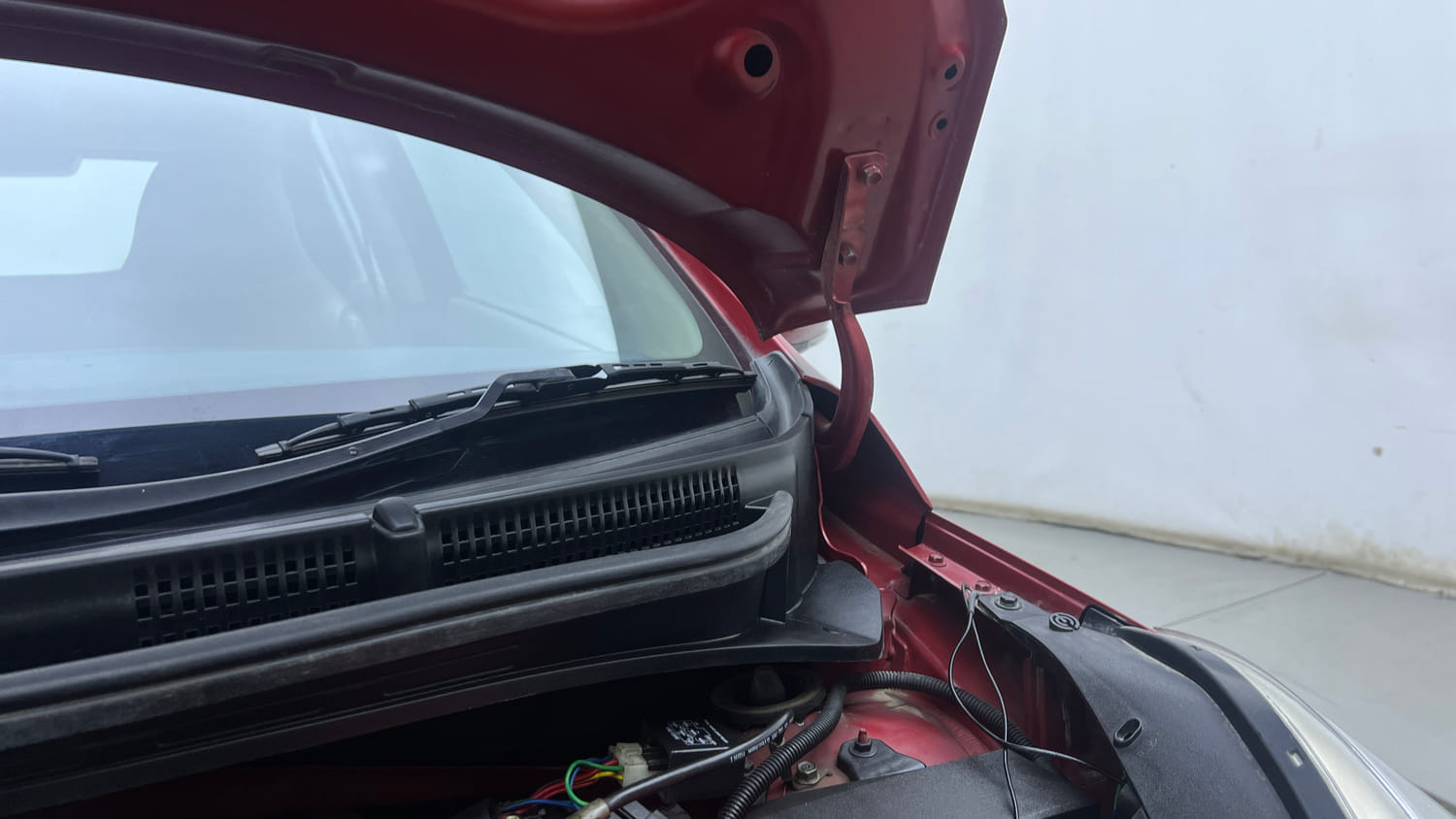 Used 2022 hyundai Santro Sportz Executive CNG Cng Manual engine ENGINE LEFT SIDE HINGE & APRON VIEW