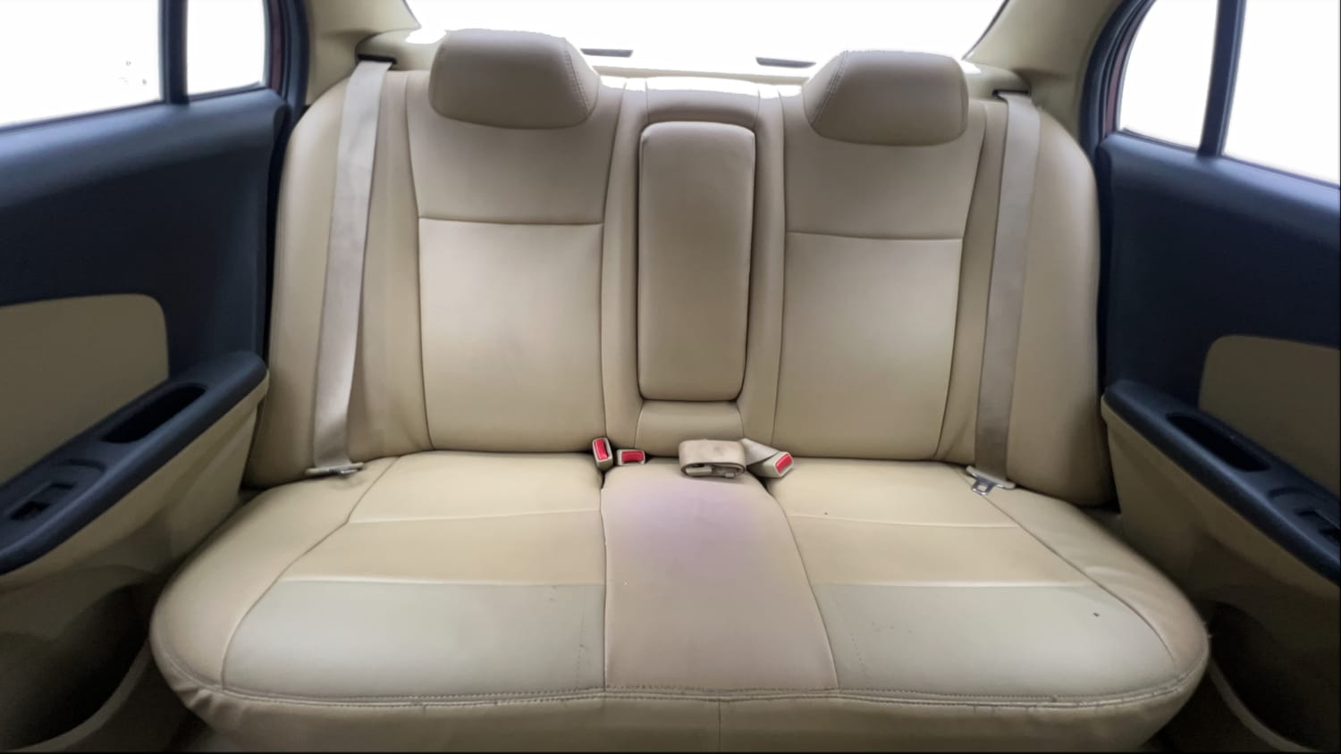 Used 2014 Honda Amaze 1.2 VX i-VTEC Petrol Manual interior REAR SEAT CONDITION VIEW