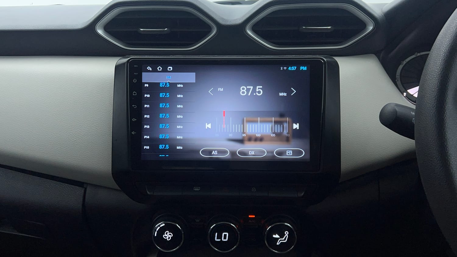 Used 2021 Nissan Magnite XL Turbo CVT Petrol Automatic top_features Integrated (in-dash) music system