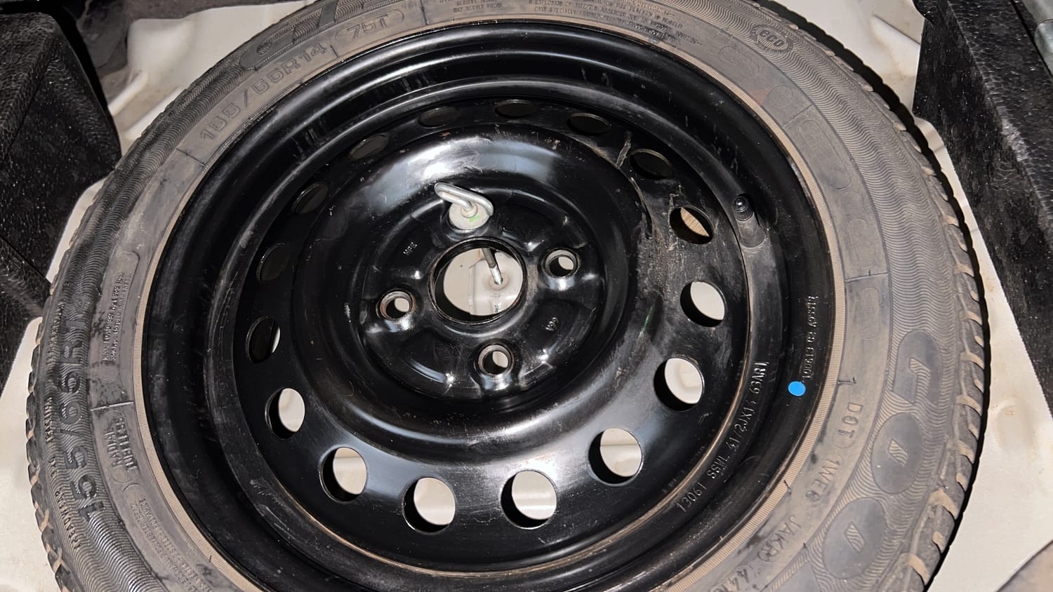 Used 2013 Maruti Suzuki Wagon R 1.0 VXi Petrol Manual tyres SPARE TYRE VIEW