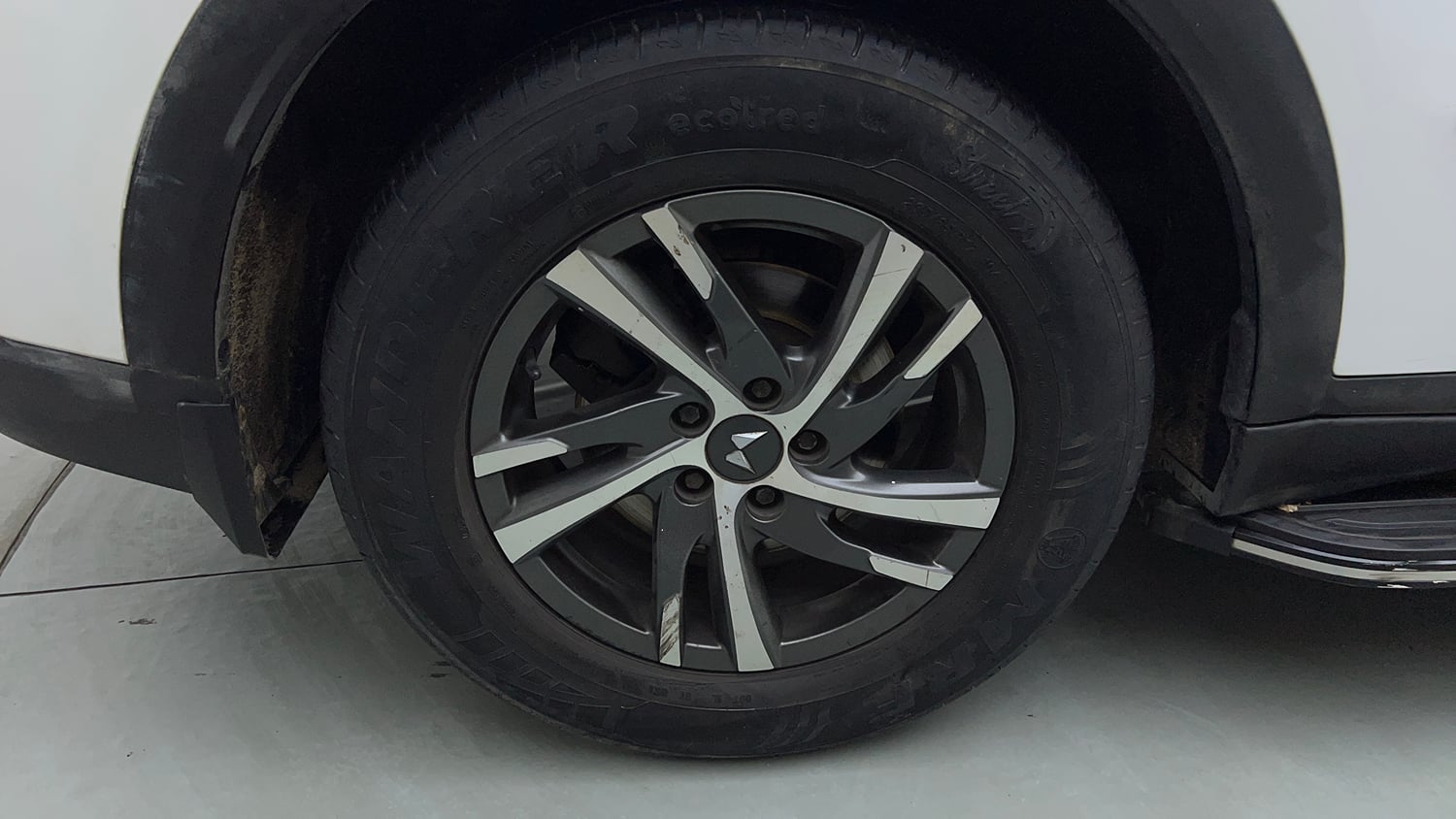 Used 2022 Mahindra XUV700 AX 5 Petrol MT 5 STR Petrol Manual tyres RIGHT REAR TYRE RIM VIEW