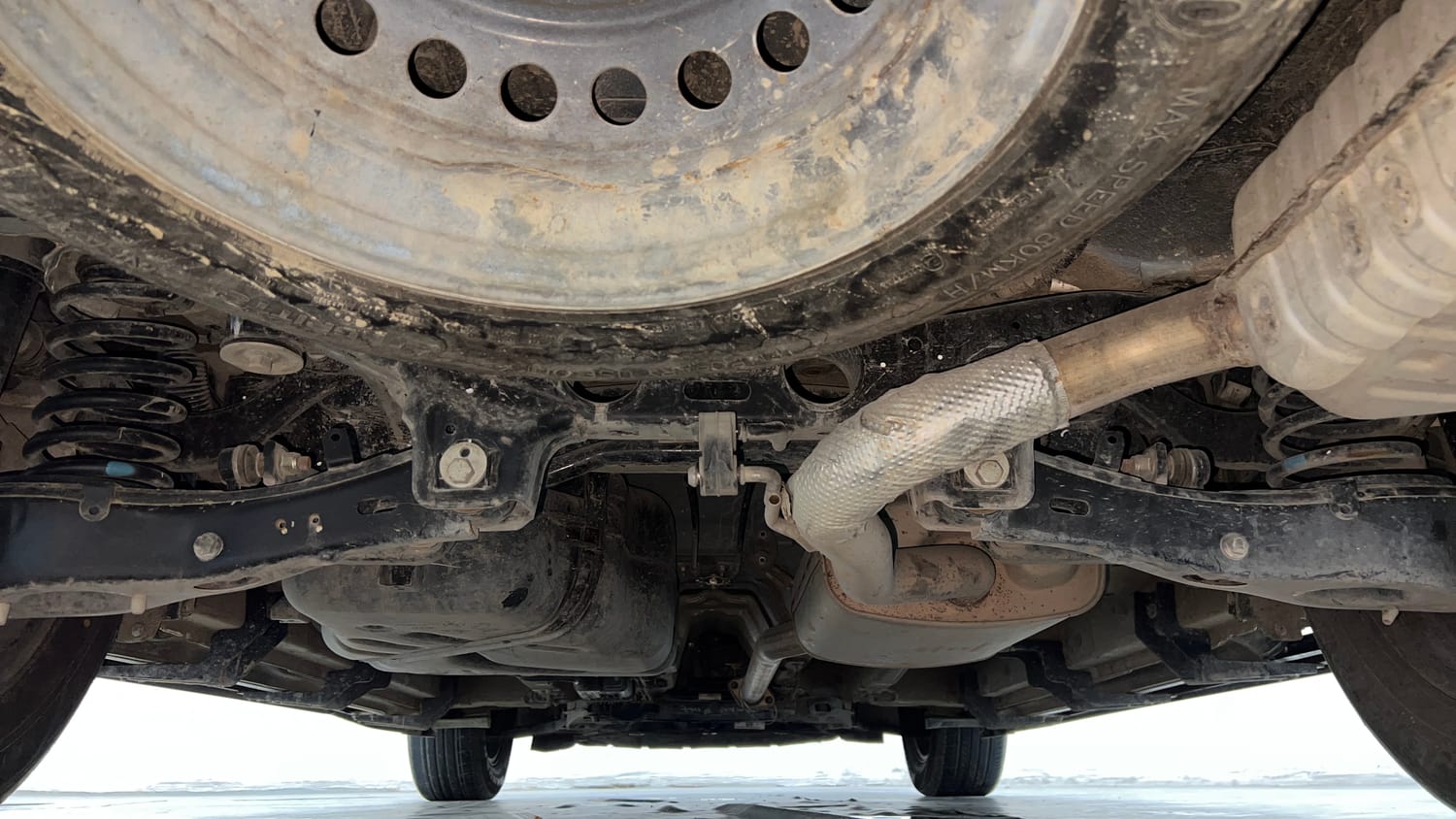 Used 2022 Mahindra XUV700 AX 5 Petrol MT 5 STR Petrol Manual extra REAR UNDERBODY VIEW (TAKEN FROM REAR)