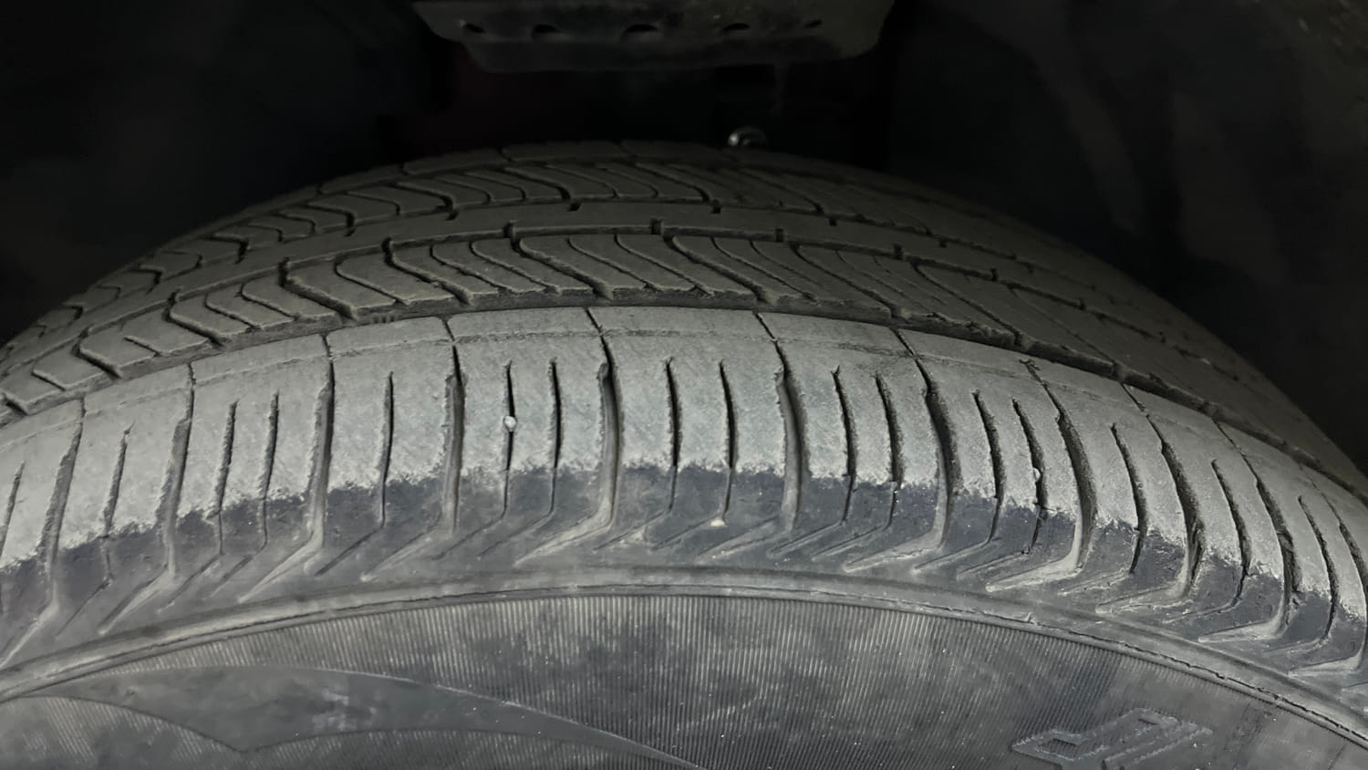Used 2019 Land Rover Discovery Sport HSE Diesel Automatic tyres LEFT FRONT TYRE TREAD VIEW