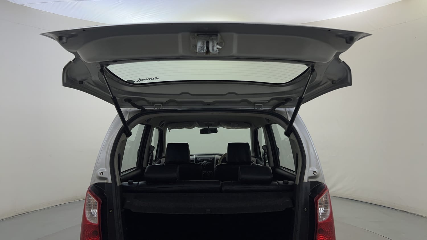 Used 2013 Maruti Suzuki Wagon R 1.0 VXi Petrol Manual interior DICKY DOOR OPEN VIEW