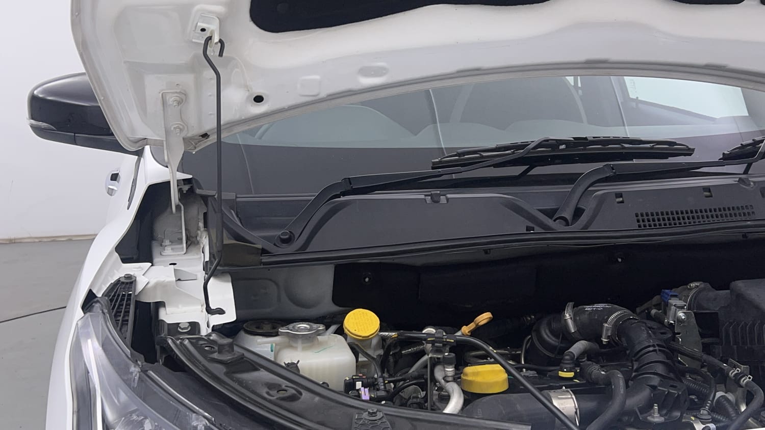 Used 2021 Nissan Magnite XL Turbo CVT Petrol Automatic engine ENGINE RIGHT SIDE HINGE & APRON VIEW