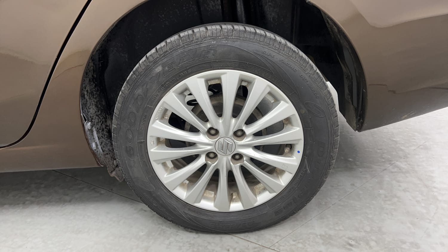 Used 2017 Maruti Suzuki Ciaz ZXi  AT Petrol Automatic tyres LEFT REAR TYRE RIM VIEW