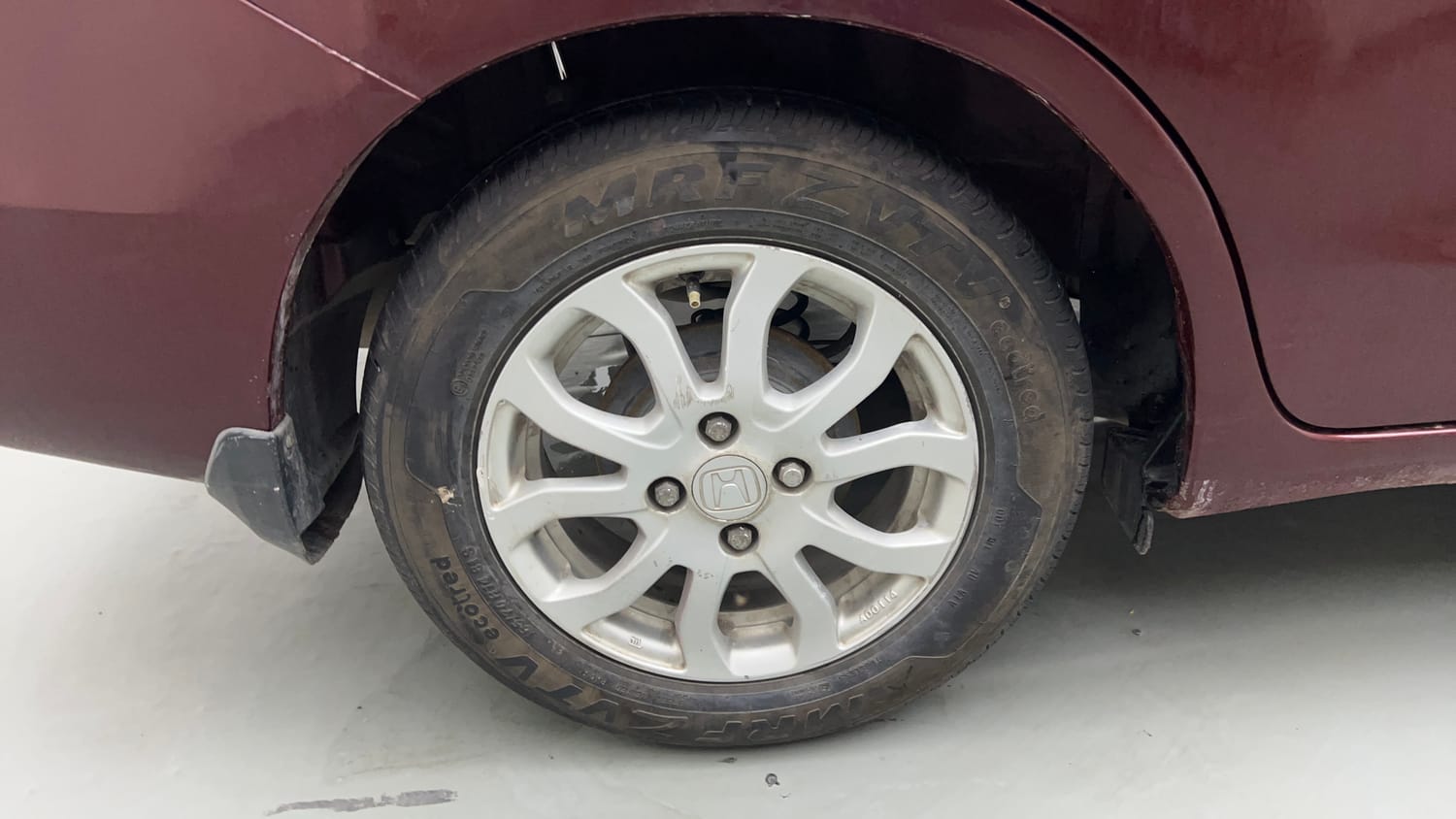 Used 2014 Honda Amaze 1.2 VX i-VTEC Petrol Manual tyres RIGHT REAR TYRE RIM VIEW